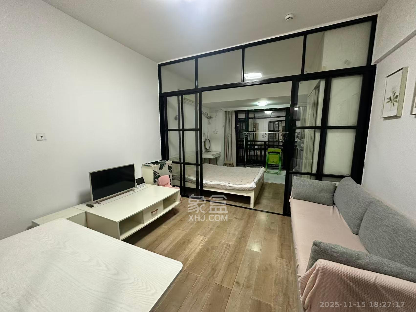 共和世家 1室1厅1卫 1800.0元/月 共和世家 1室1厅1卫 1800.0元/月室内图