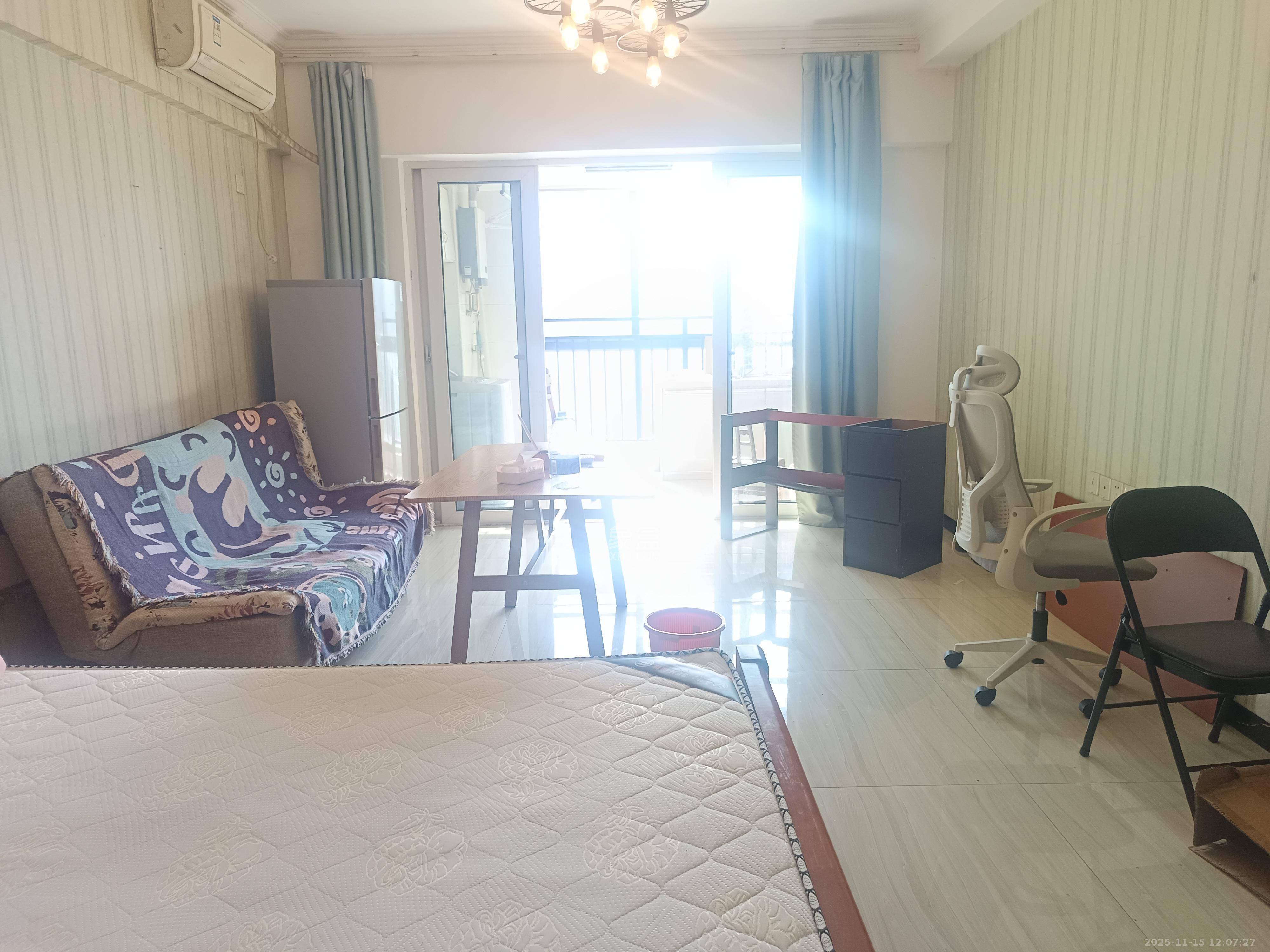 山水湾  1室1厅1卫    1300.0元/月室内图