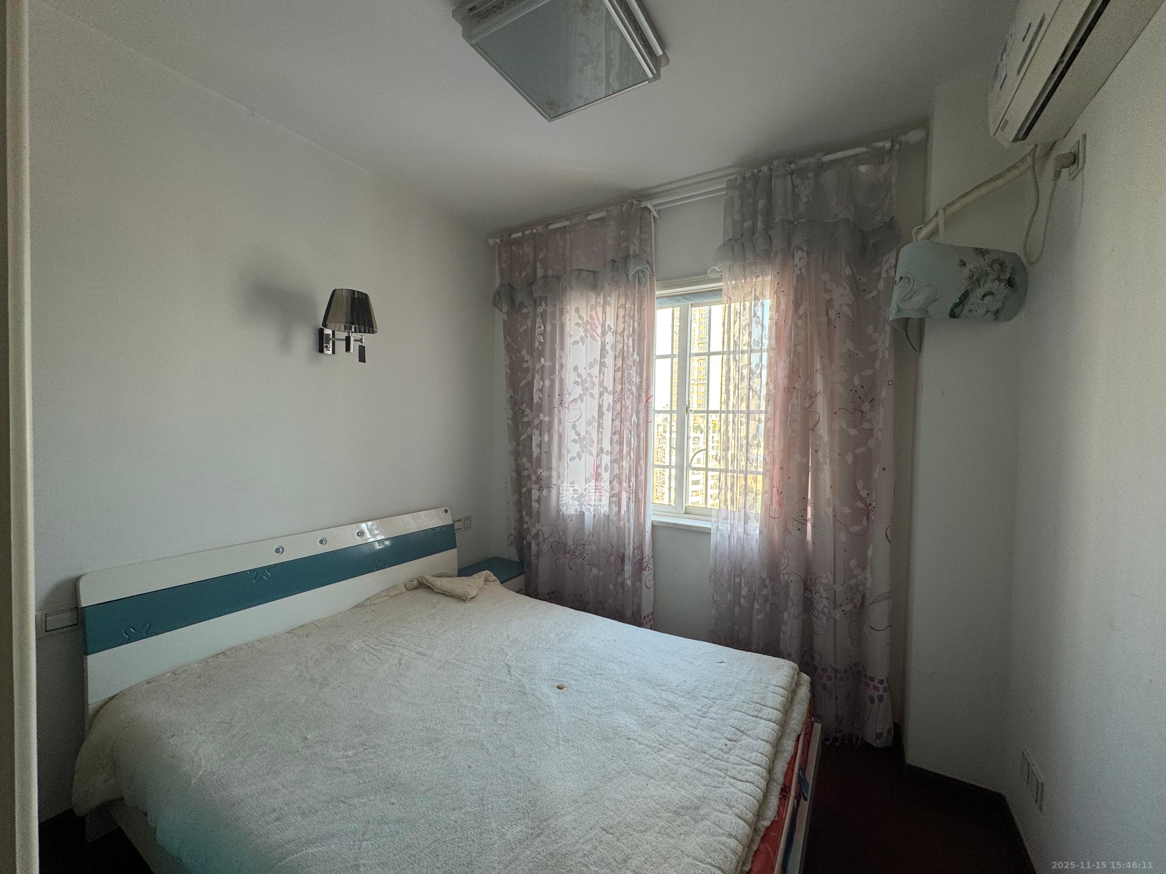 广场之星  3室2厅2卫    2000.0元/月室内图