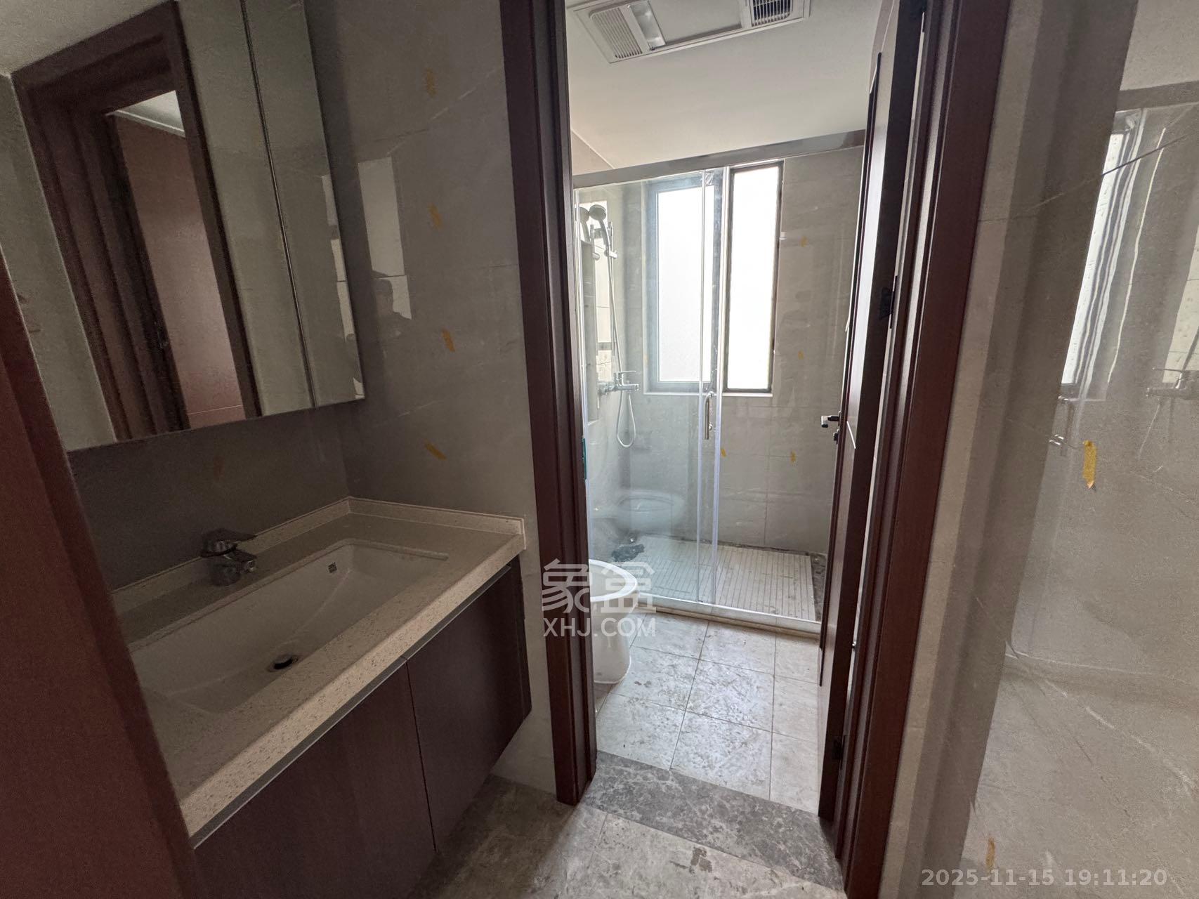 绿地长沙城际空间站（绿地新里佳苑）  4室2厅2卫    3000.0元/月室内图