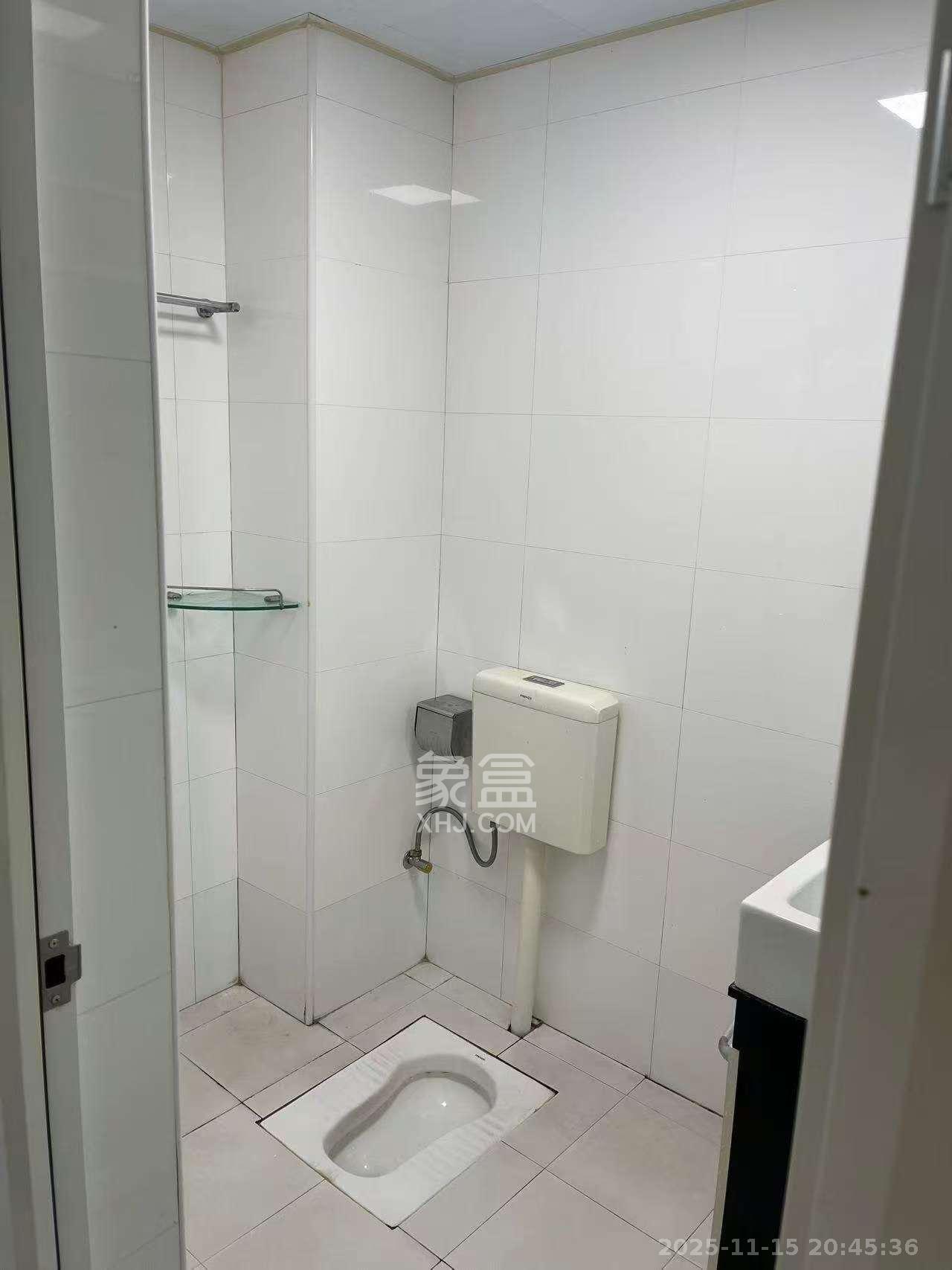 红星国际星城  1室1厅1卫    1600.0元/月