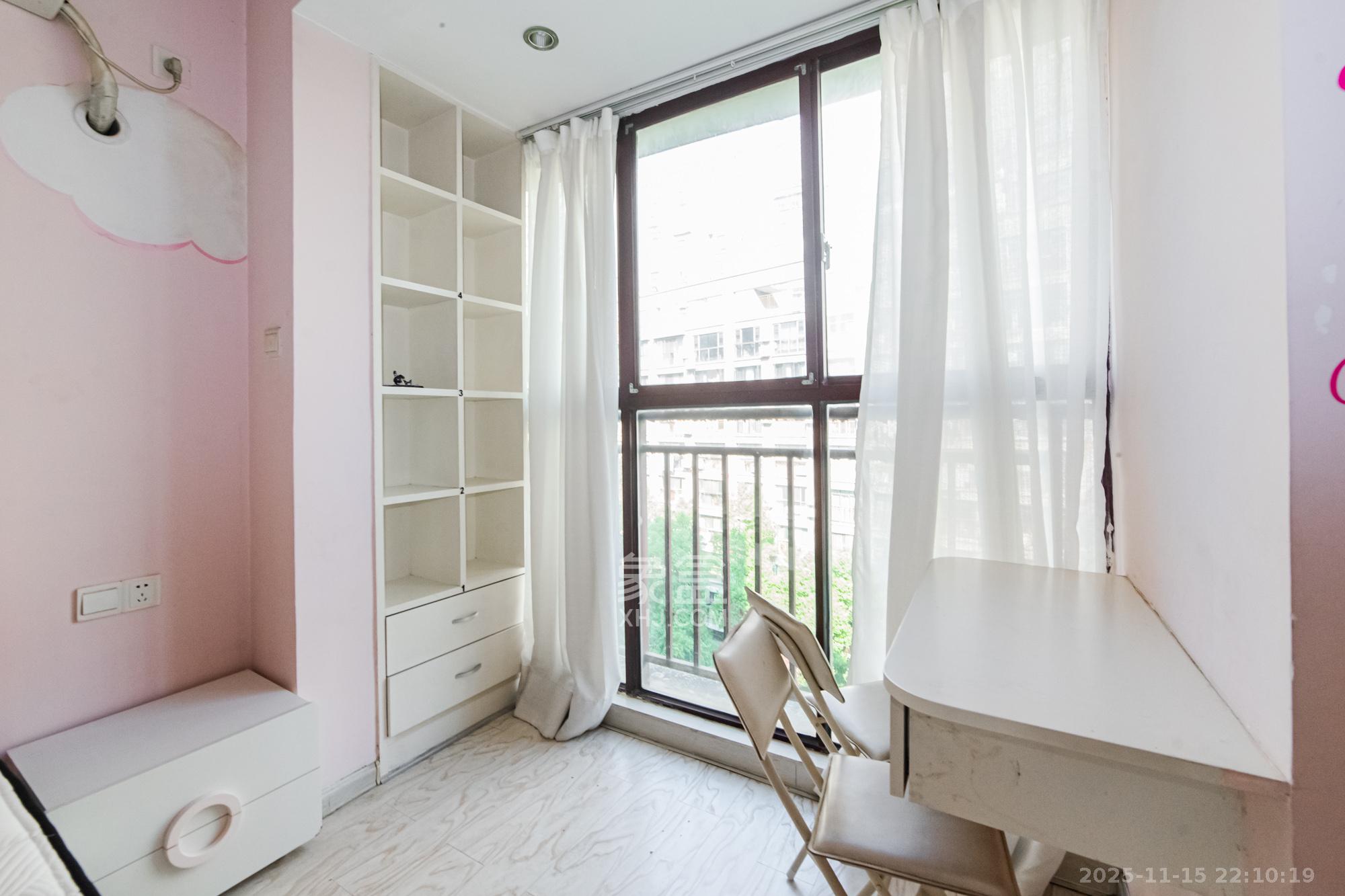 万国城（当代满庭春MOMA）一期  2室2厅1卫    85.0万阳台