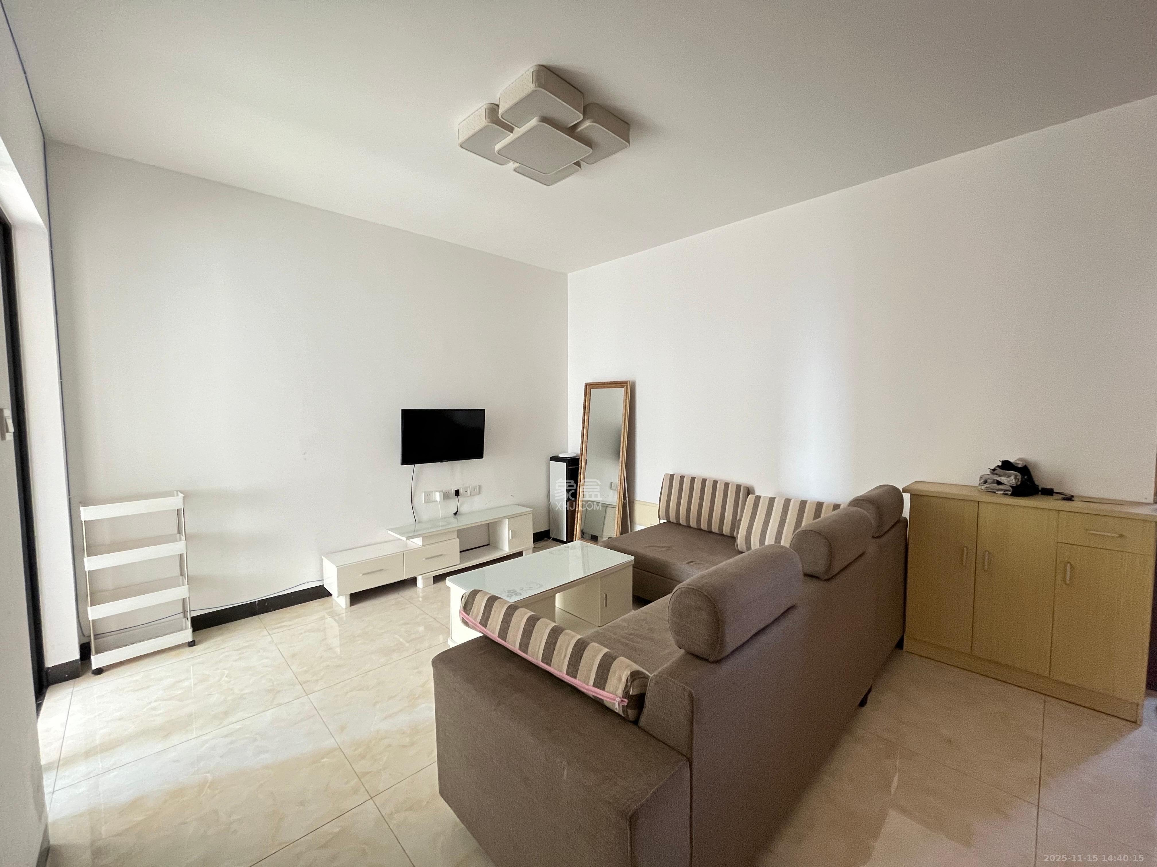 三一街区 3室2厅1卫 1600.0元/月 三一街区 3室2厅1卫 1600.0元/月室内图