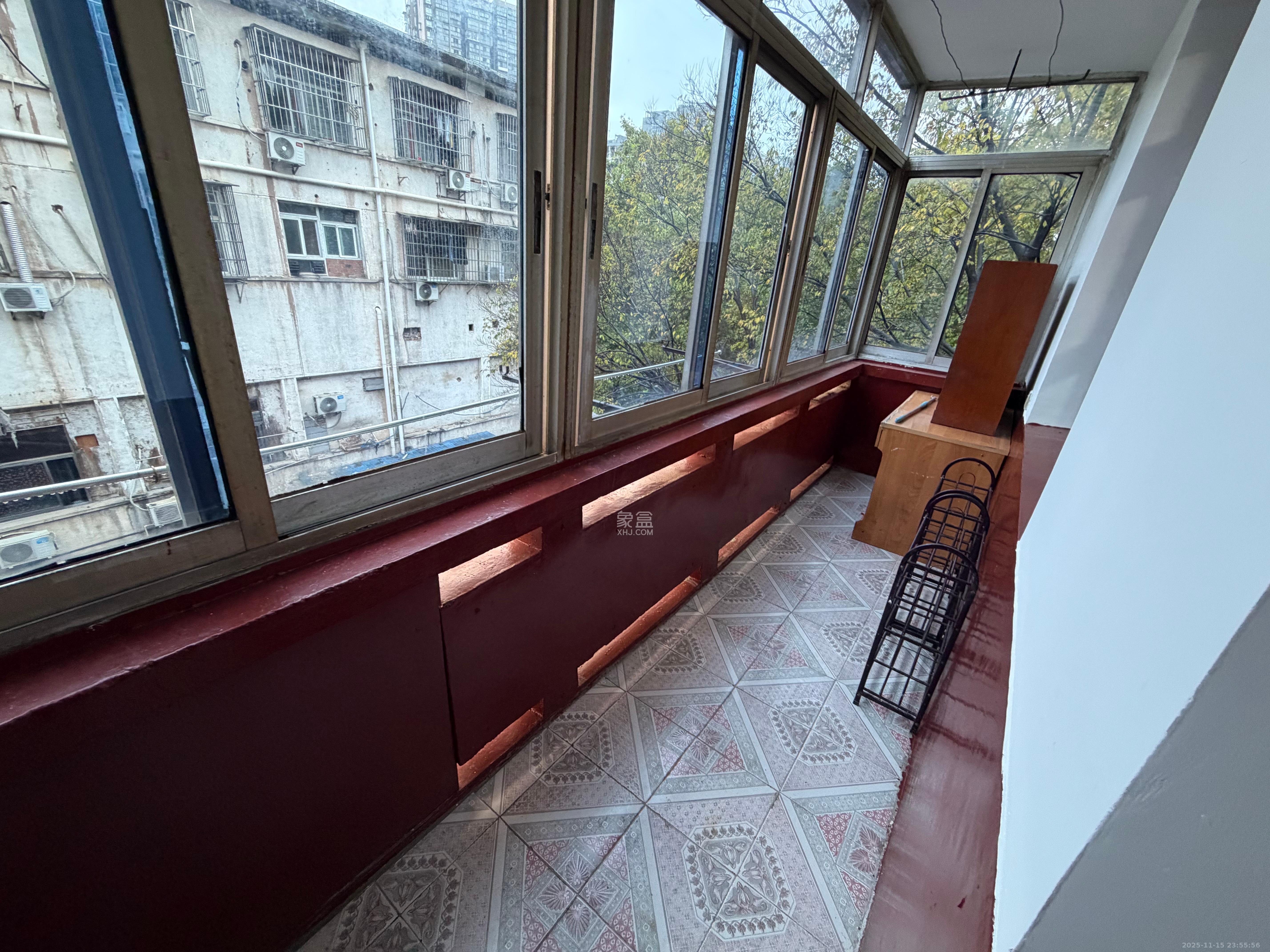 红旗区三片  1室2厅1卫    1200.0元/月室内图