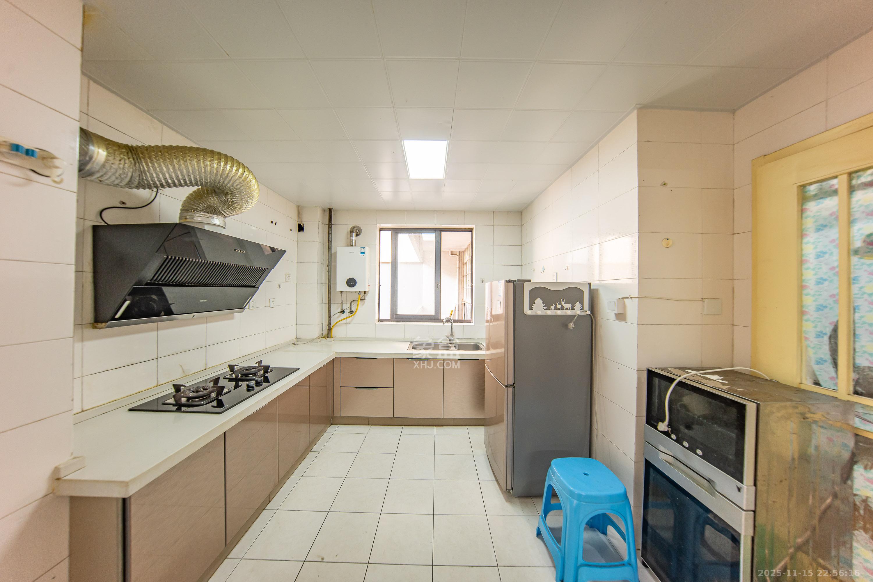 阳光100一期、四五期 1室2厅2卫 123.6万 阳光100一期、四五期 1室2厅2卫 123.6万厨房