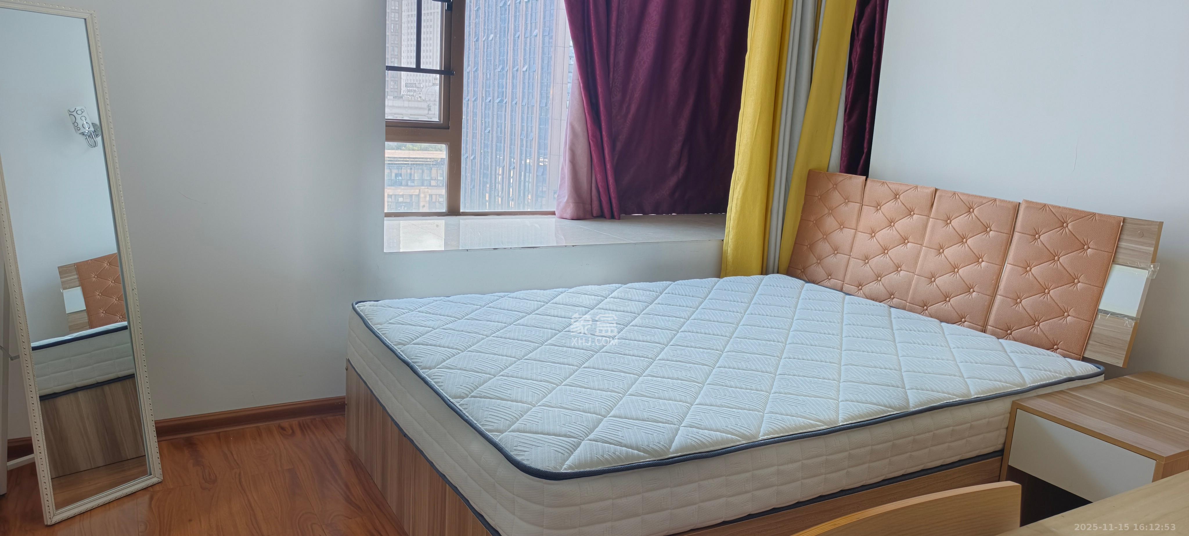 第六都（陆都小区）  1室2厅1卫    3200.0元/月室内图