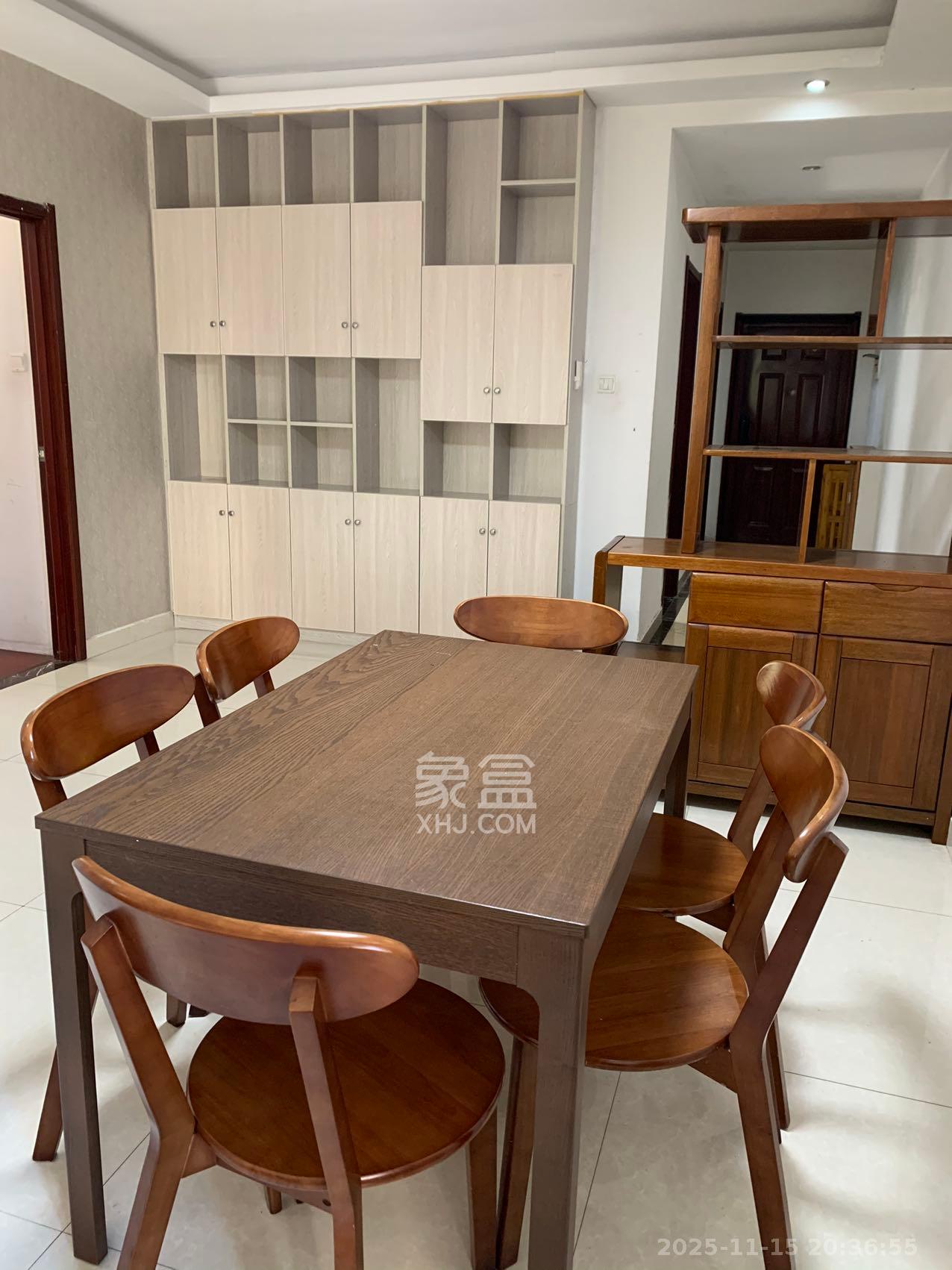 阳光100三期 3室2厅2卫 2600.0元/月 阳光100三期 3室2厅2卫 2600.0元/月室内图