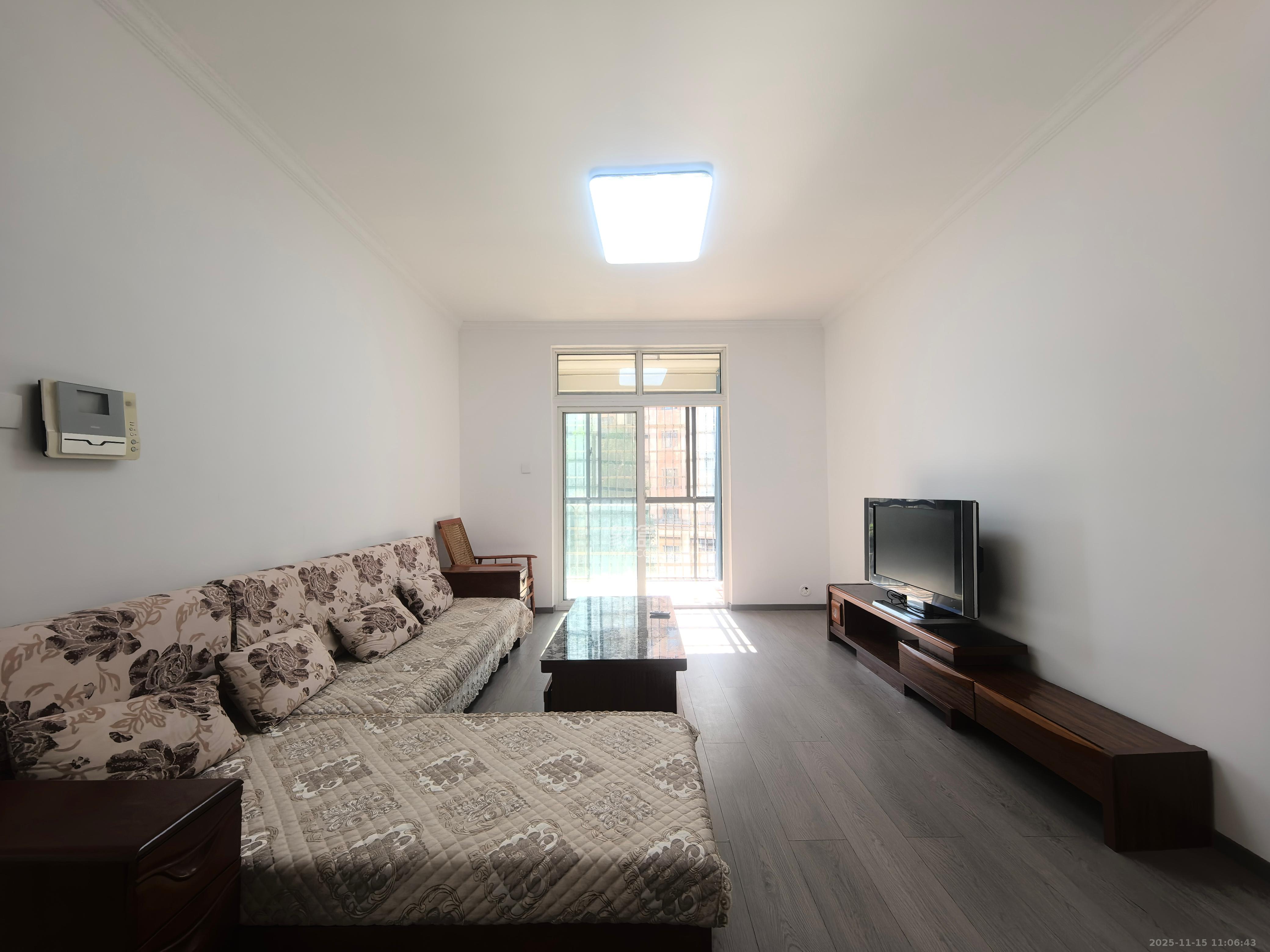 山水湾  3室2厅1卫    1500.0元/月室内图