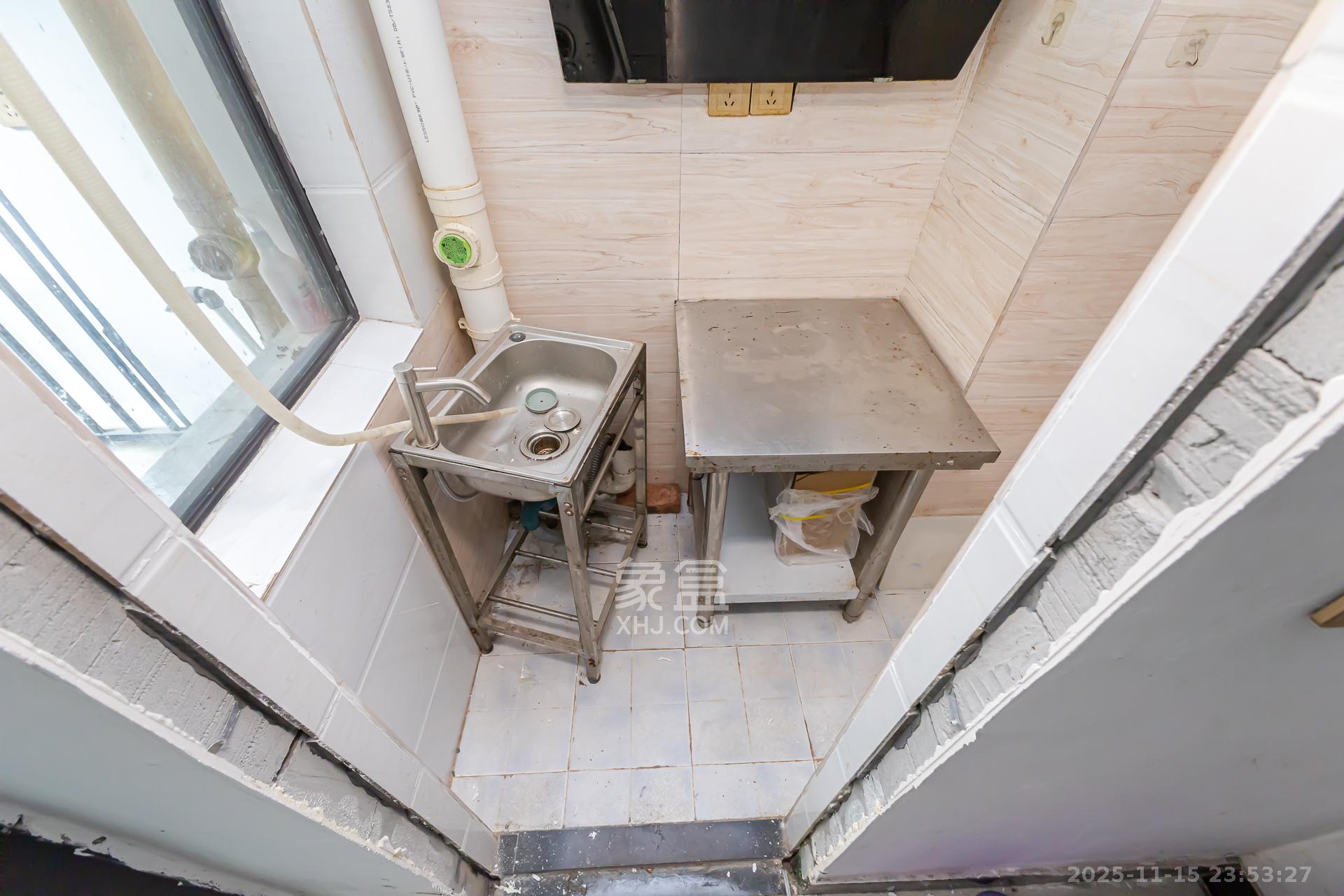 勤诚达境界城  3室2厅2卫    75.0万厨房