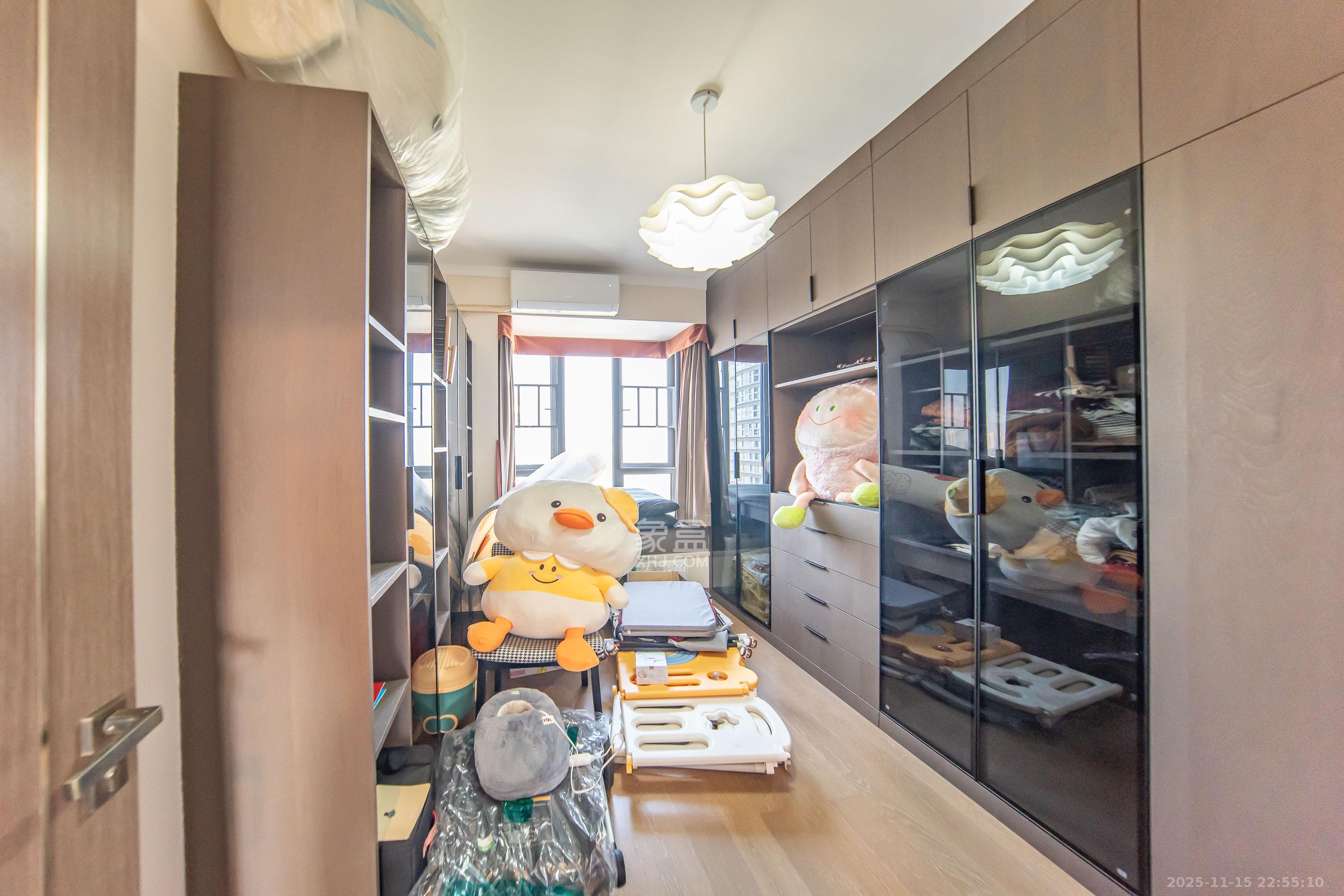 映客龙湖璟翠公馆（映客龙湖璟翠中心）  3室2厅1卫    180.0万卧室