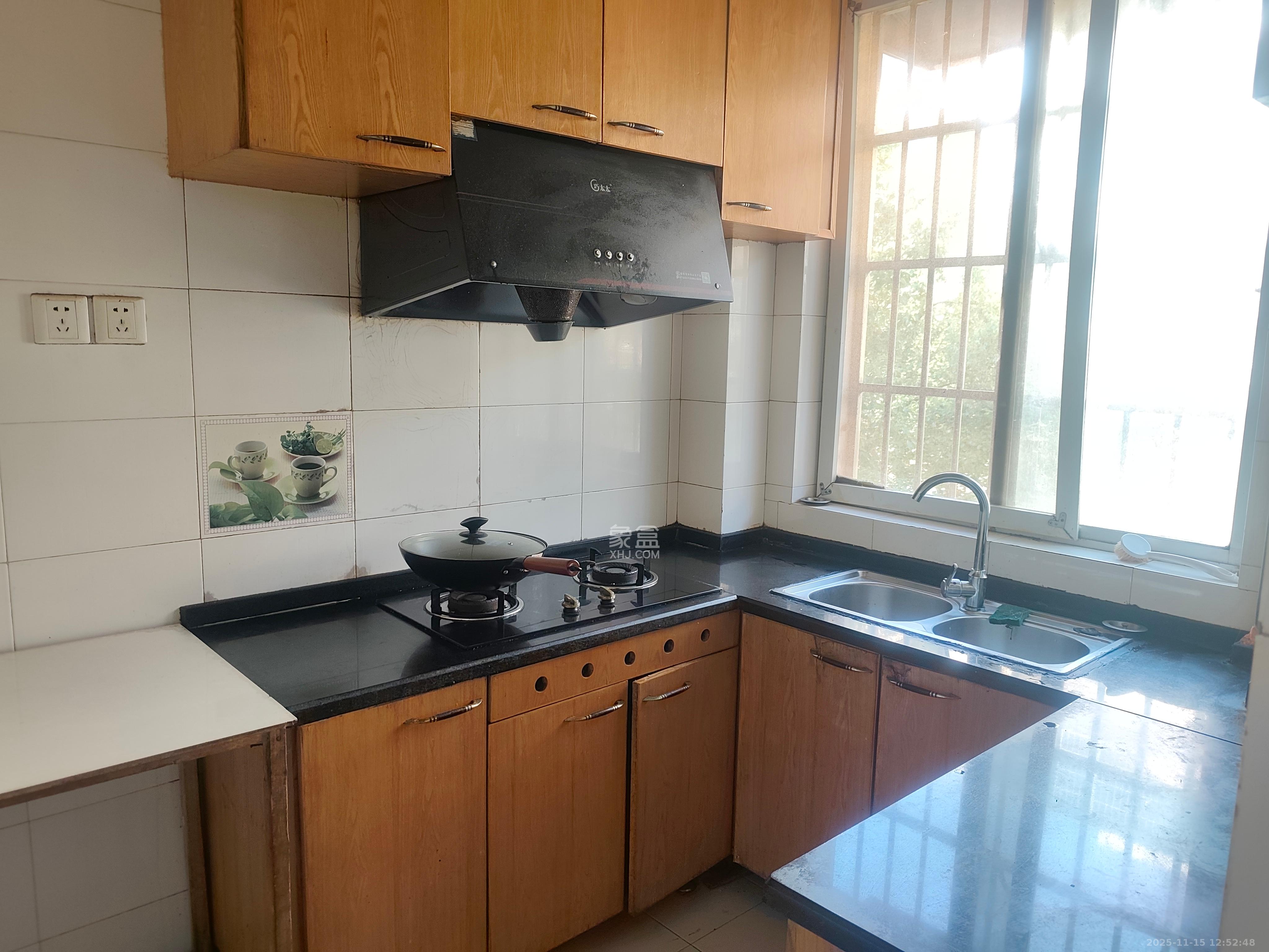 佳园星城  1室2厅1卫    1500.0元/月室内图