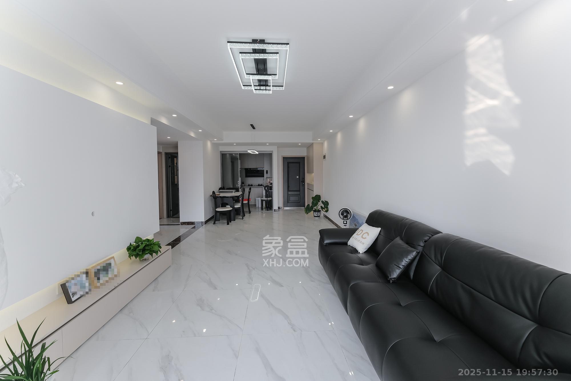 荣盛花语城 3室2厅1卫 80.0万 荣盛花语城 3室2厅1卫 80.0万客厅