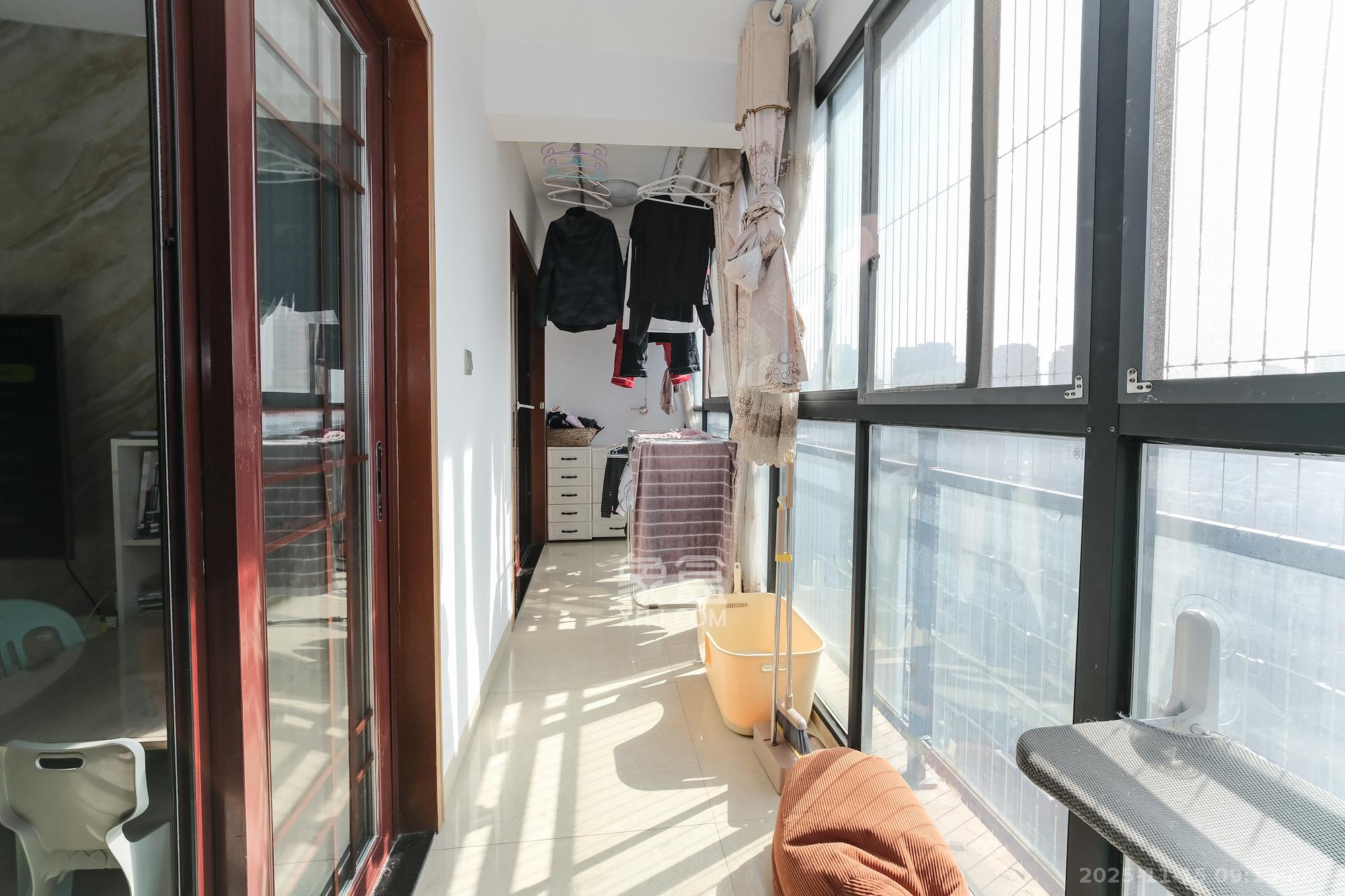 盛地尊域  3室2厅2卫    78.0万阳台