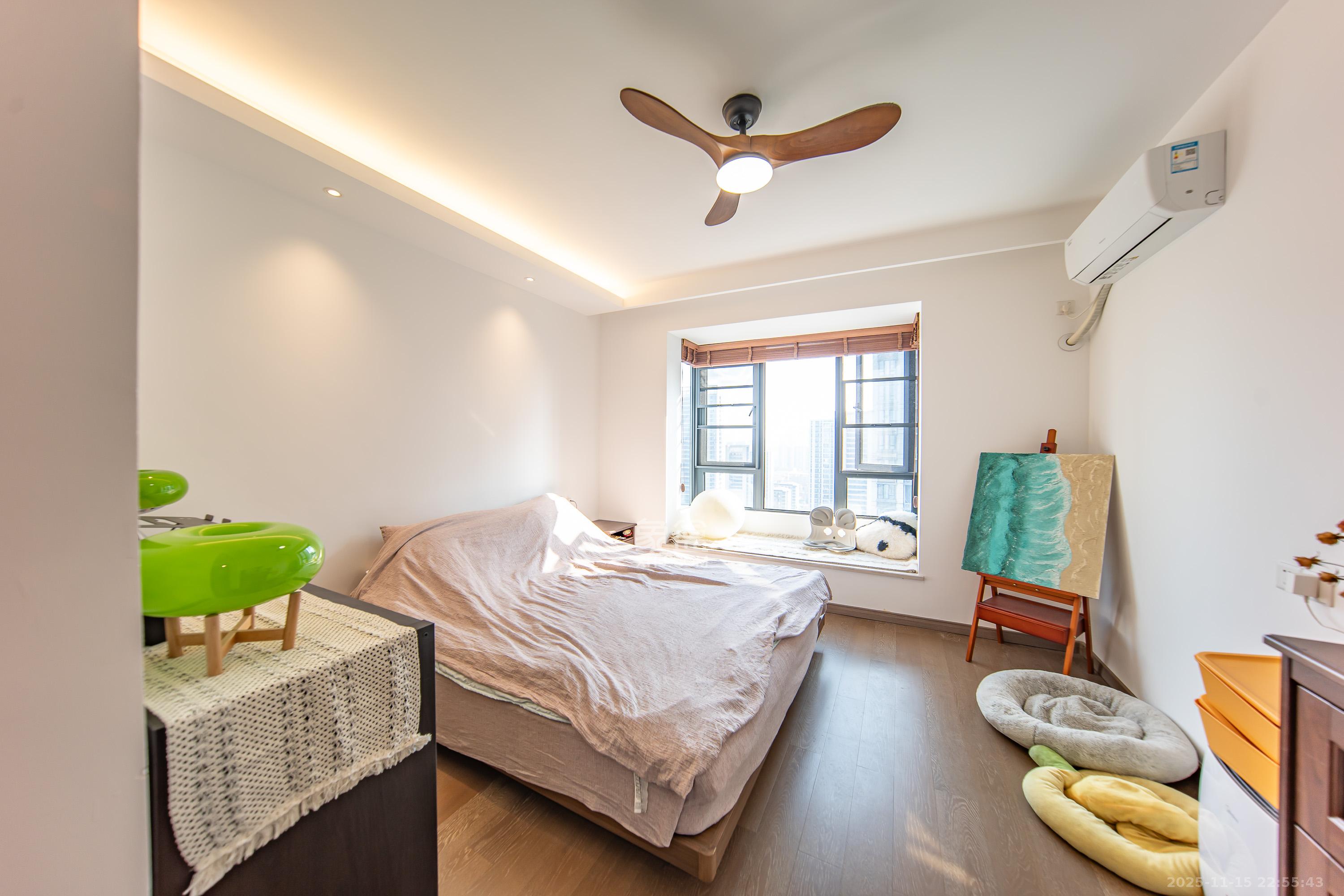 映客龙湖璟翠公馆（映客龙湖璟翠中心）  4室2厅2卫    175.0万卧室