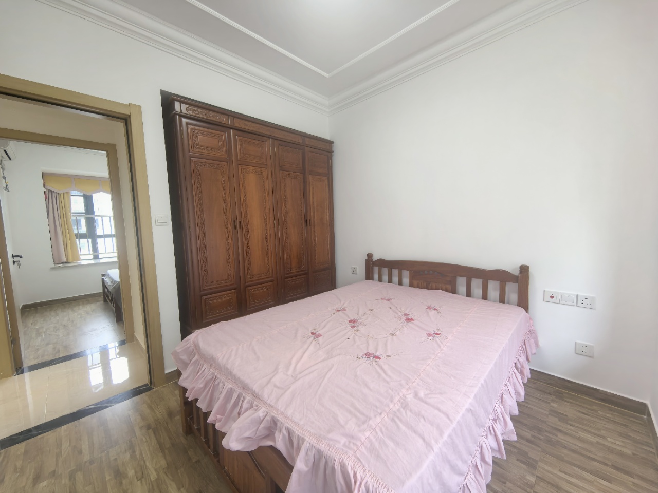 伊泰天骄三期 2室2厅1卫 2000.0元/月 伊泰天骄三期 2室2厅1卫 2000.0元/月室内图