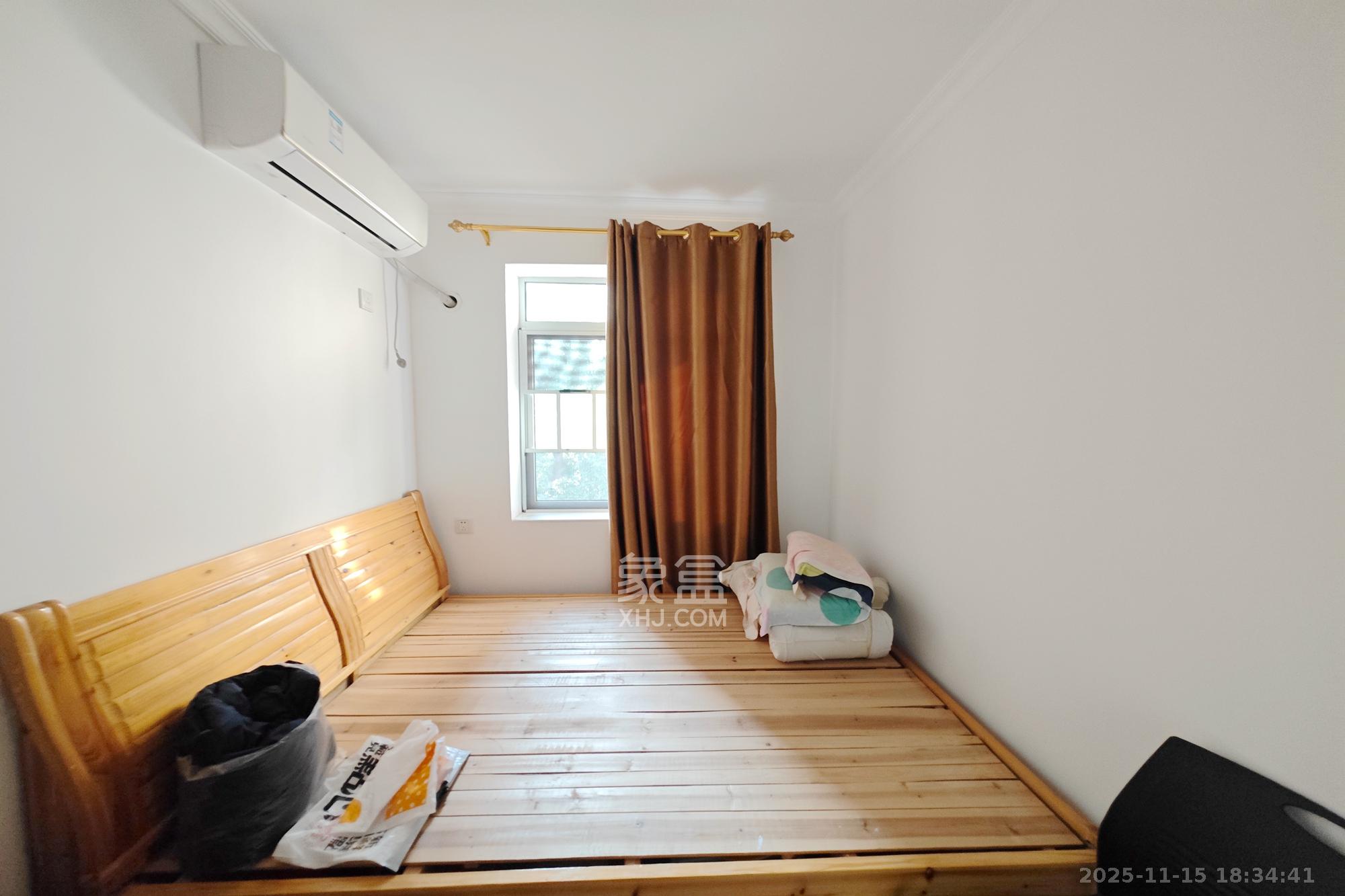 华韵07  2室2厅1卫    62.0万卧室