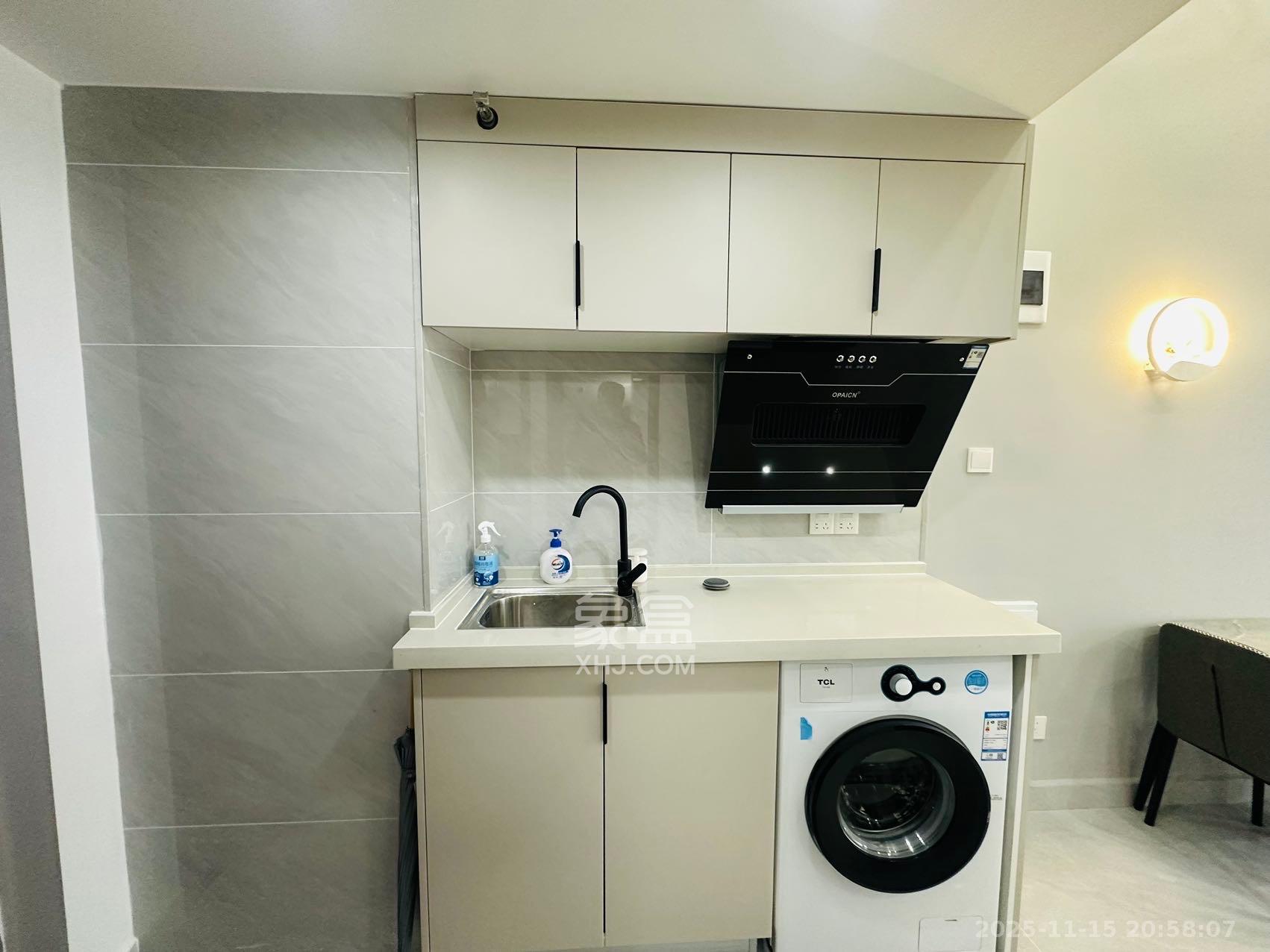 卓越中寰  2室1厅1卫    2000.0元/月室内图