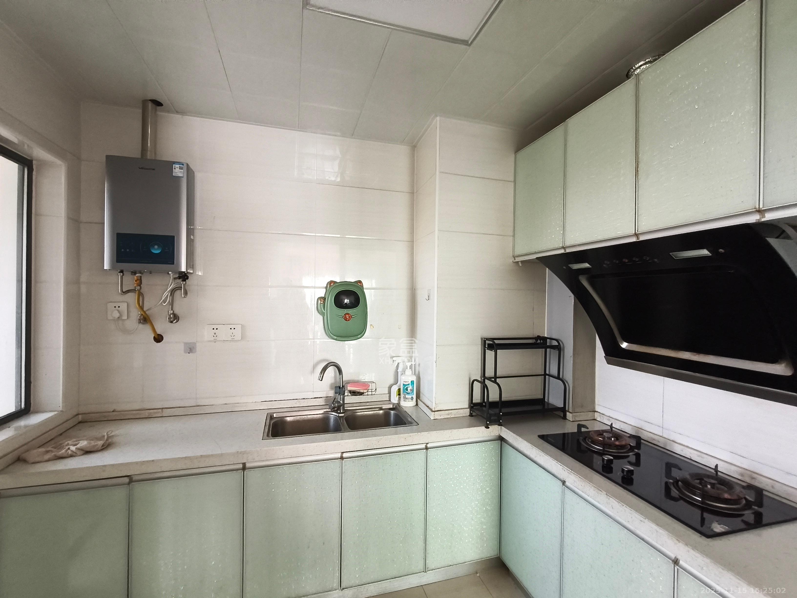 盛世耀凯  3室2厅1卫    2400.0元/月