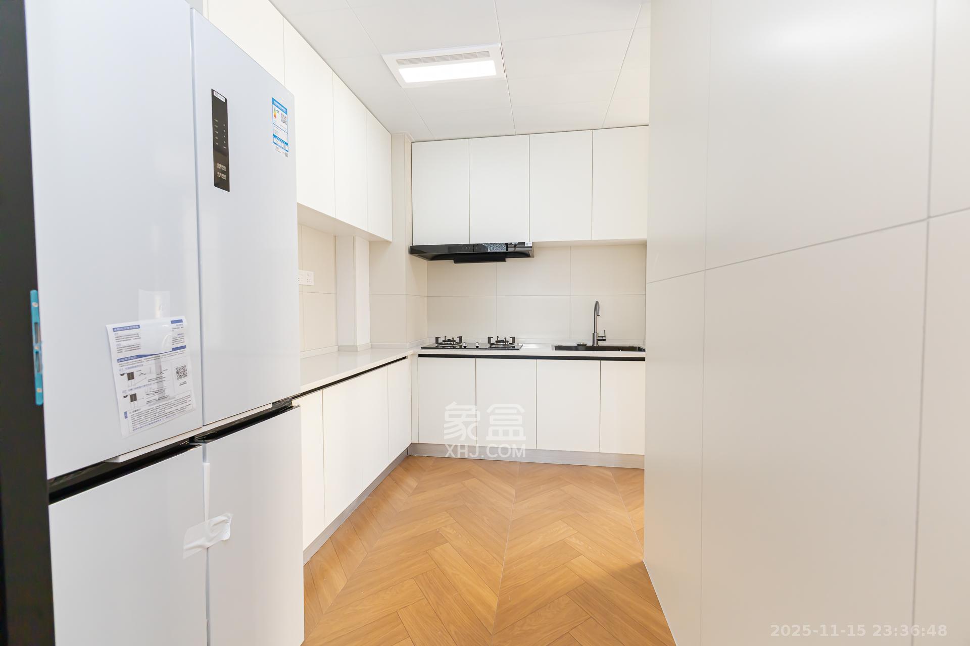 乾源国际 3室2厅2卫 89.8万 乾源国际 3室2厅2卫 89.8万厨房