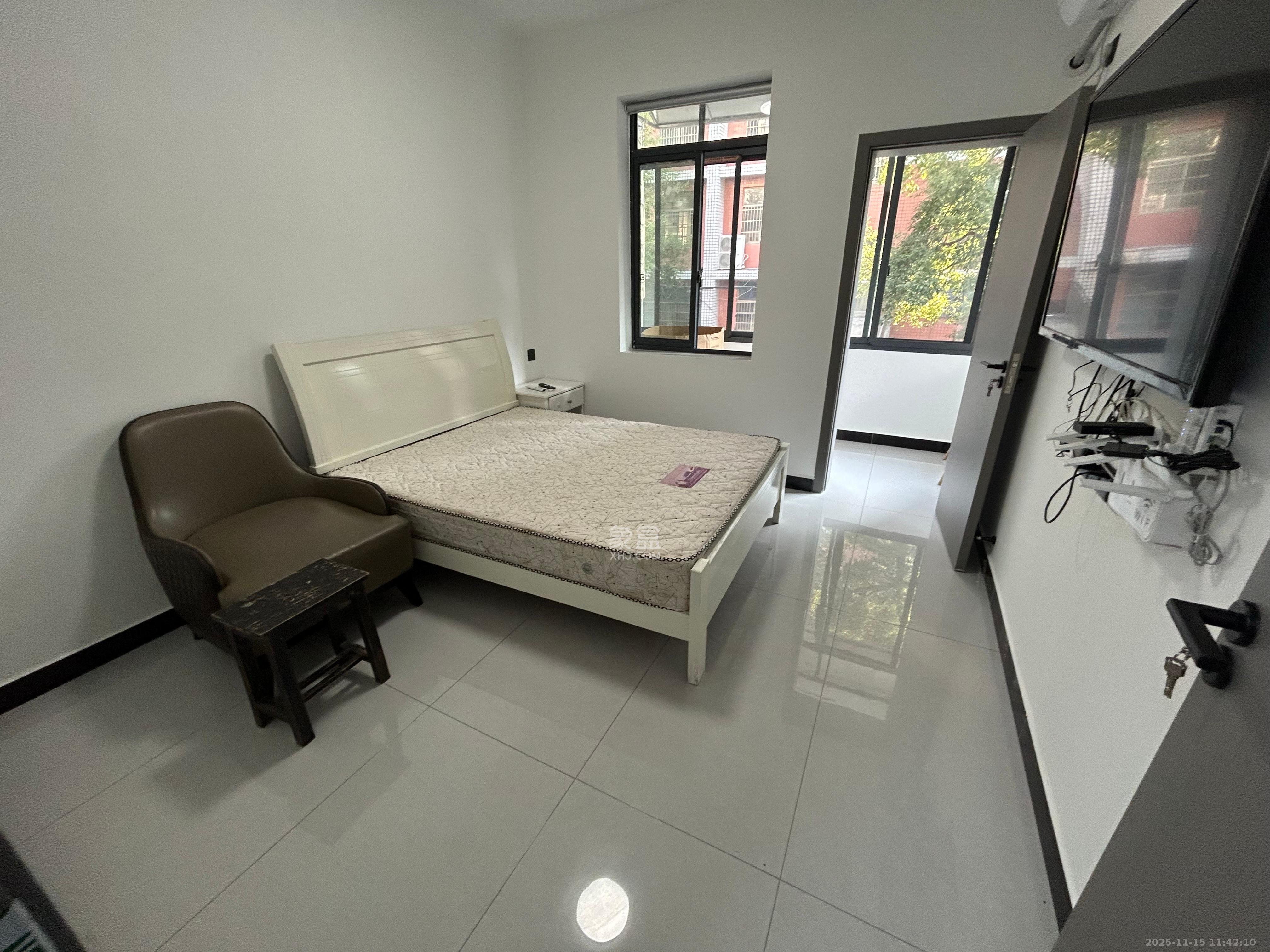 四方坪教师村  2室1厅1卫    1700.0元/月室内图