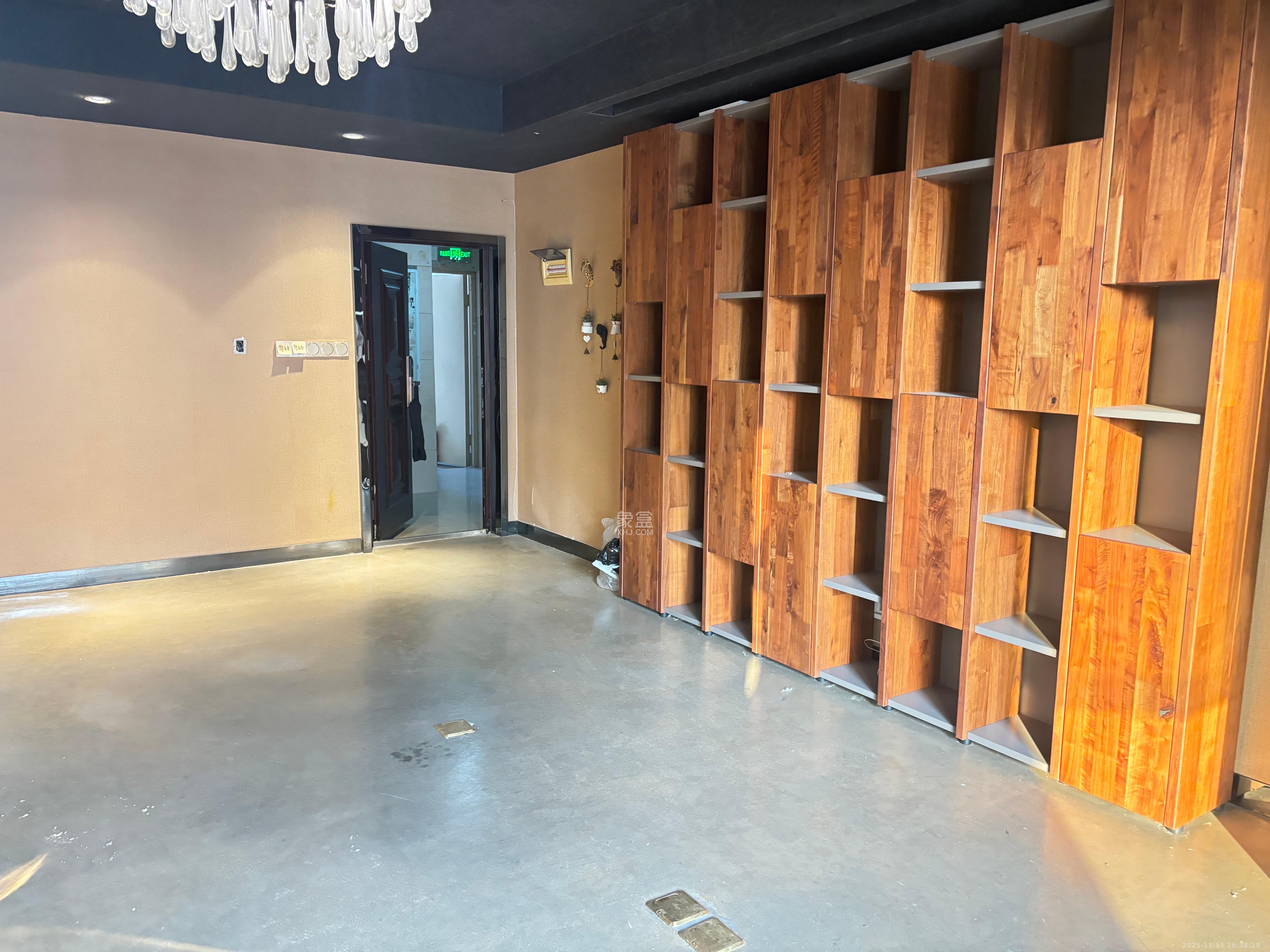 西子湖畔沃府  4室2厅2卫    3000.0元/月