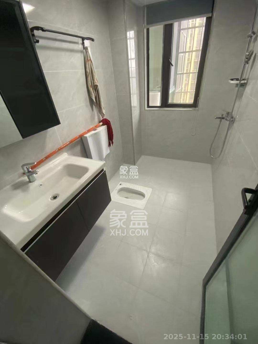 和润园三期 3室2厅1卫 2400.0元/月 和润园三期 3室2厅1卫 2400.0元/月室内图