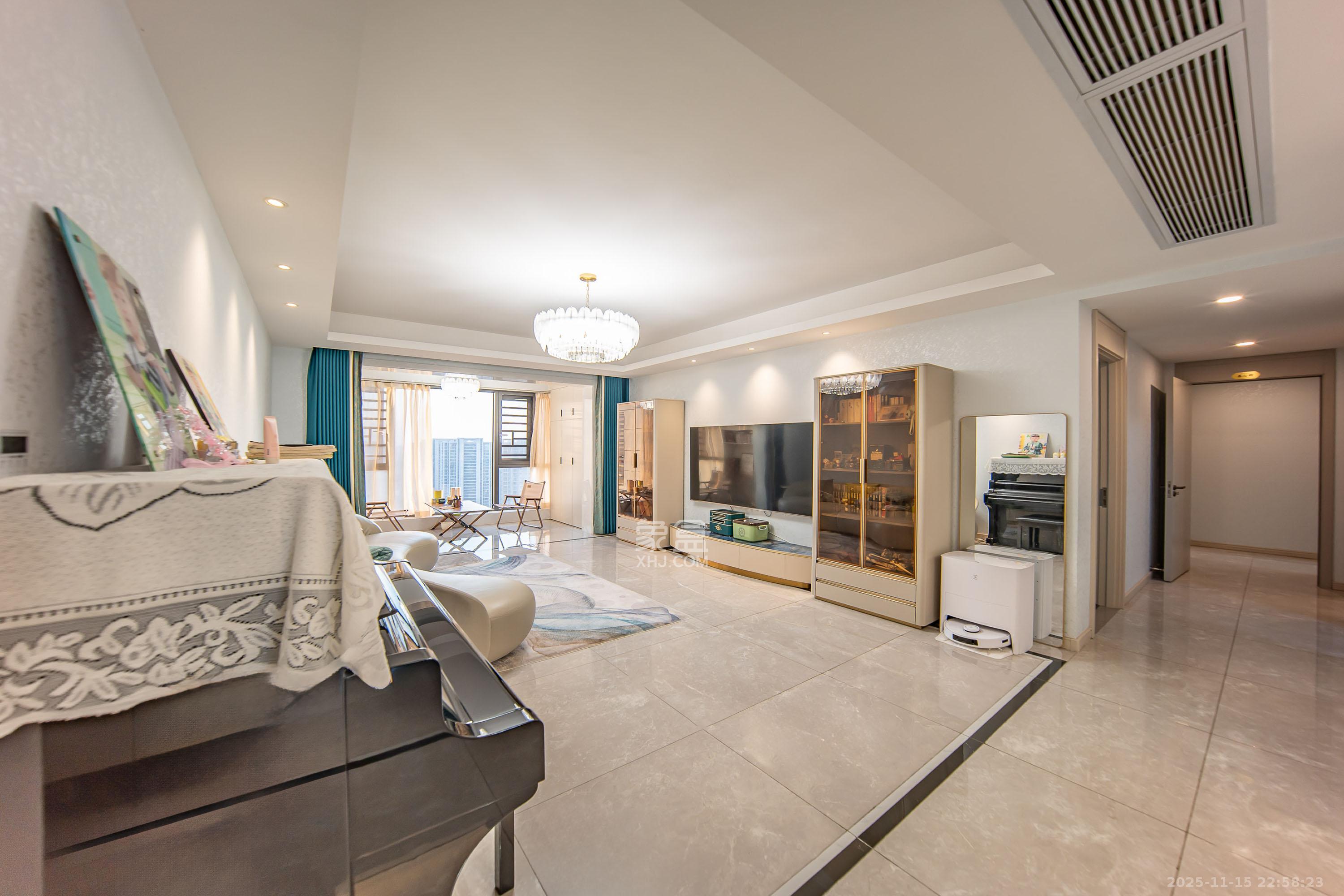 映客龙湖璟翠公馆（映客龙湖璟翠中心）  1室0厅0卫    185.0万客厅