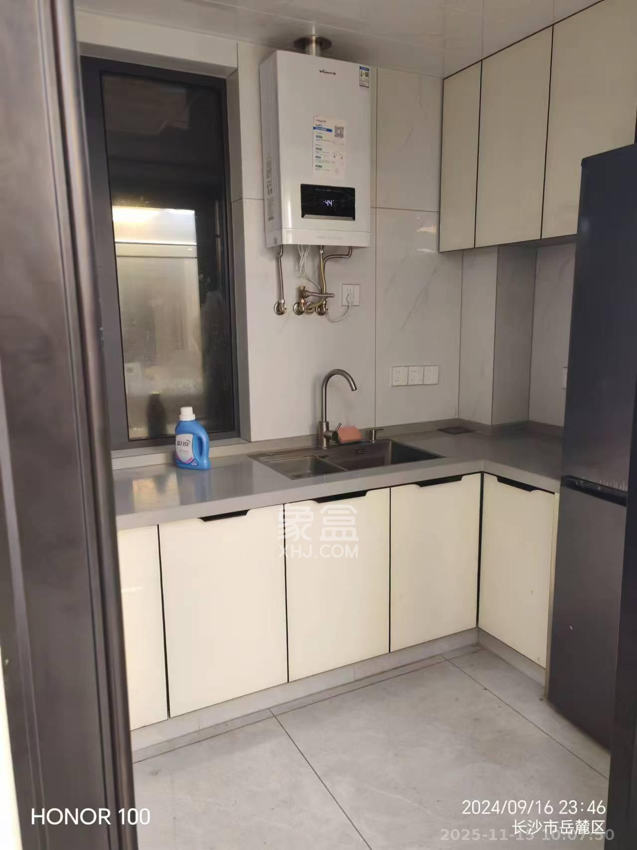 学士翰林苑  3室2厅2卫    2300.0元/月室内图