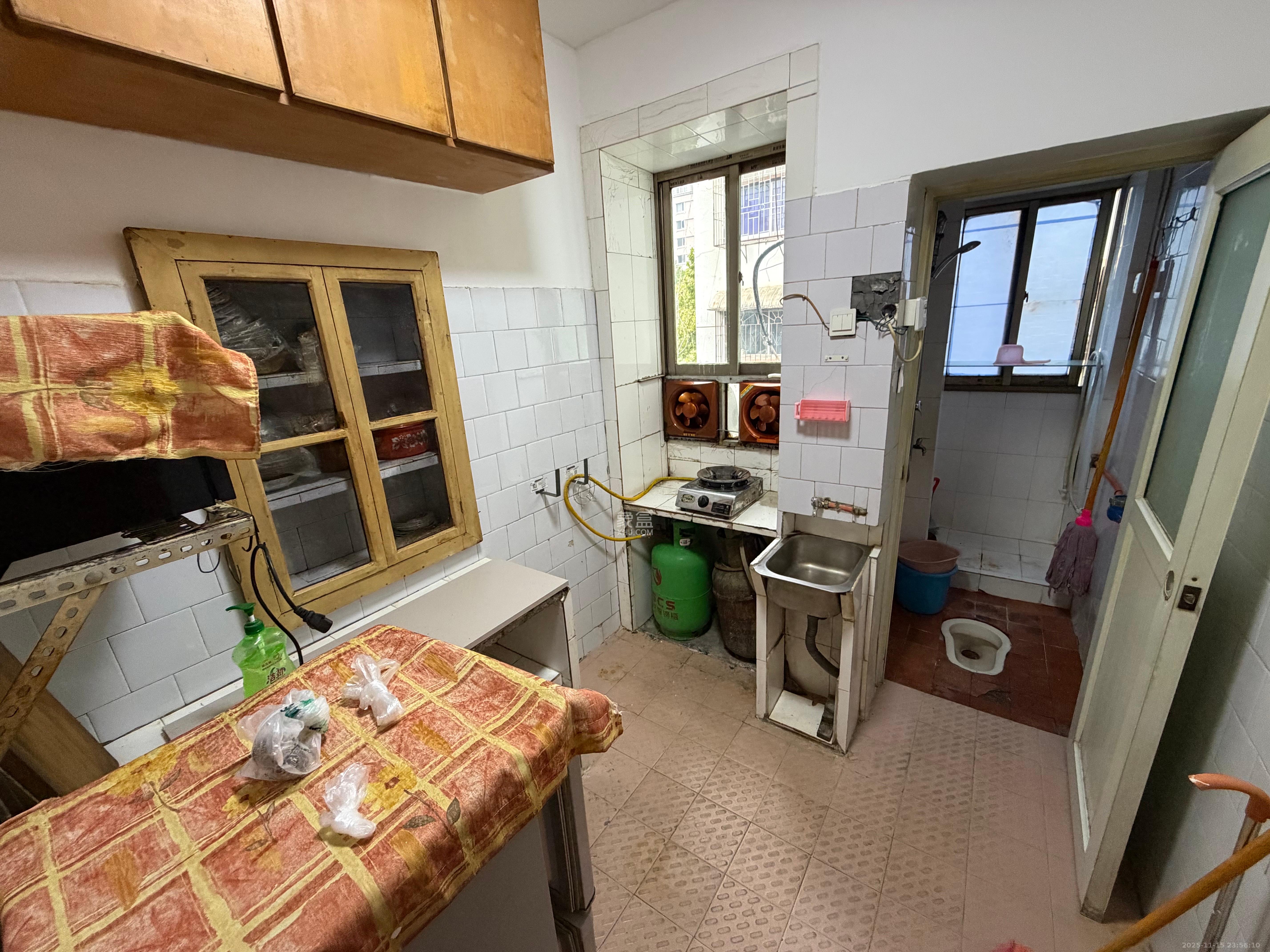 红旗区三片  1室2厅1卫    1200.0元/月室内图