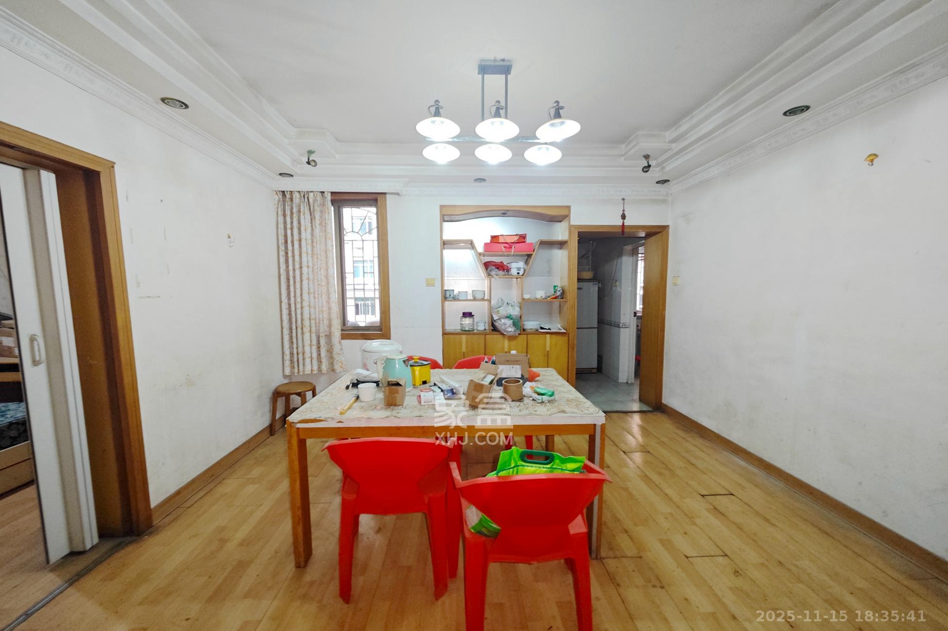 石长铁路宿舍 3室2厅1卫 55.0万 石长铁路宿舍 3室2厅1卫 55.0万客厅