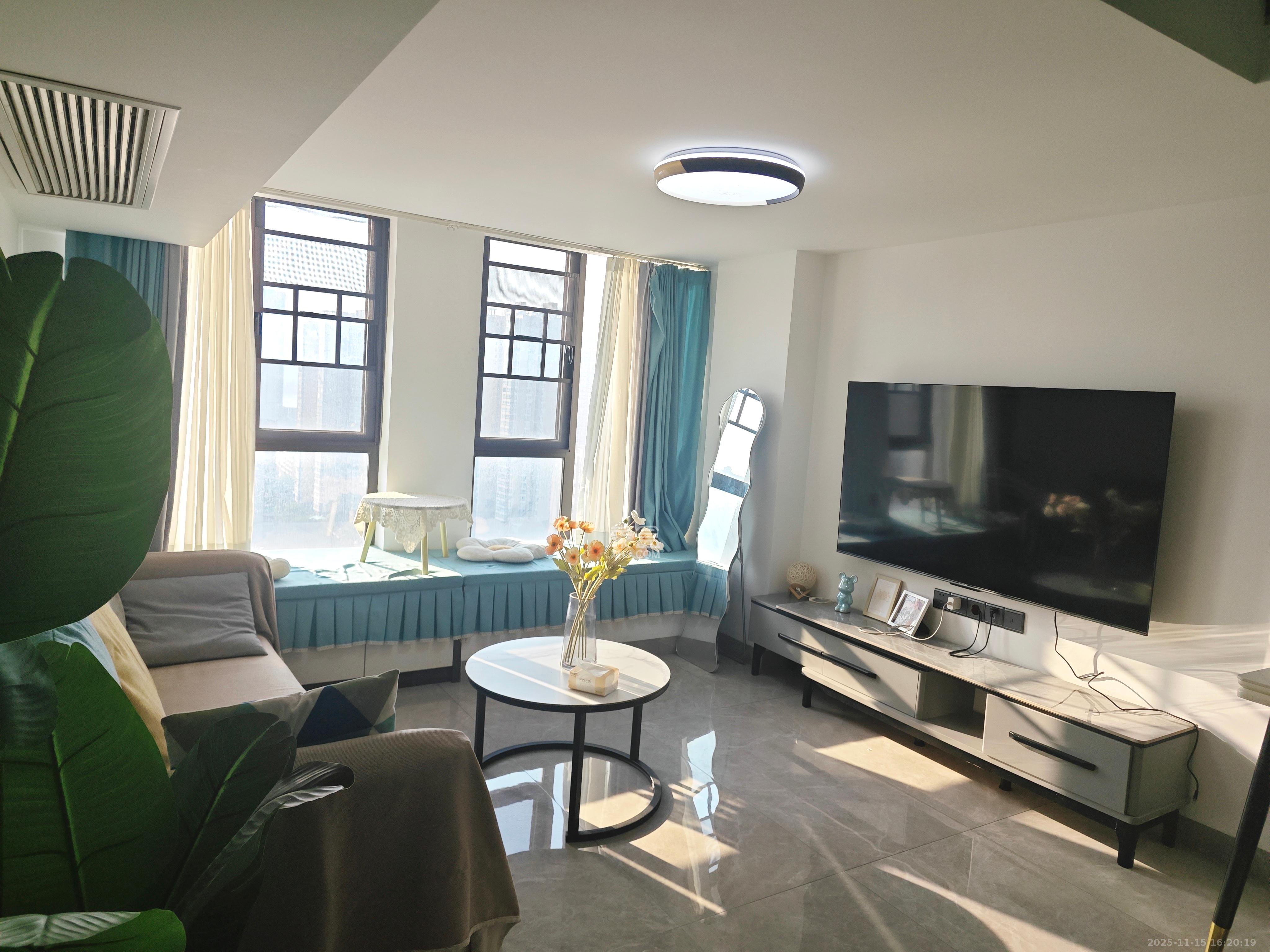 润和国际广场 2室2厅1卫 2200.0元/月 润和国际广场 2室2厅1卫 2200.0元/月室内图