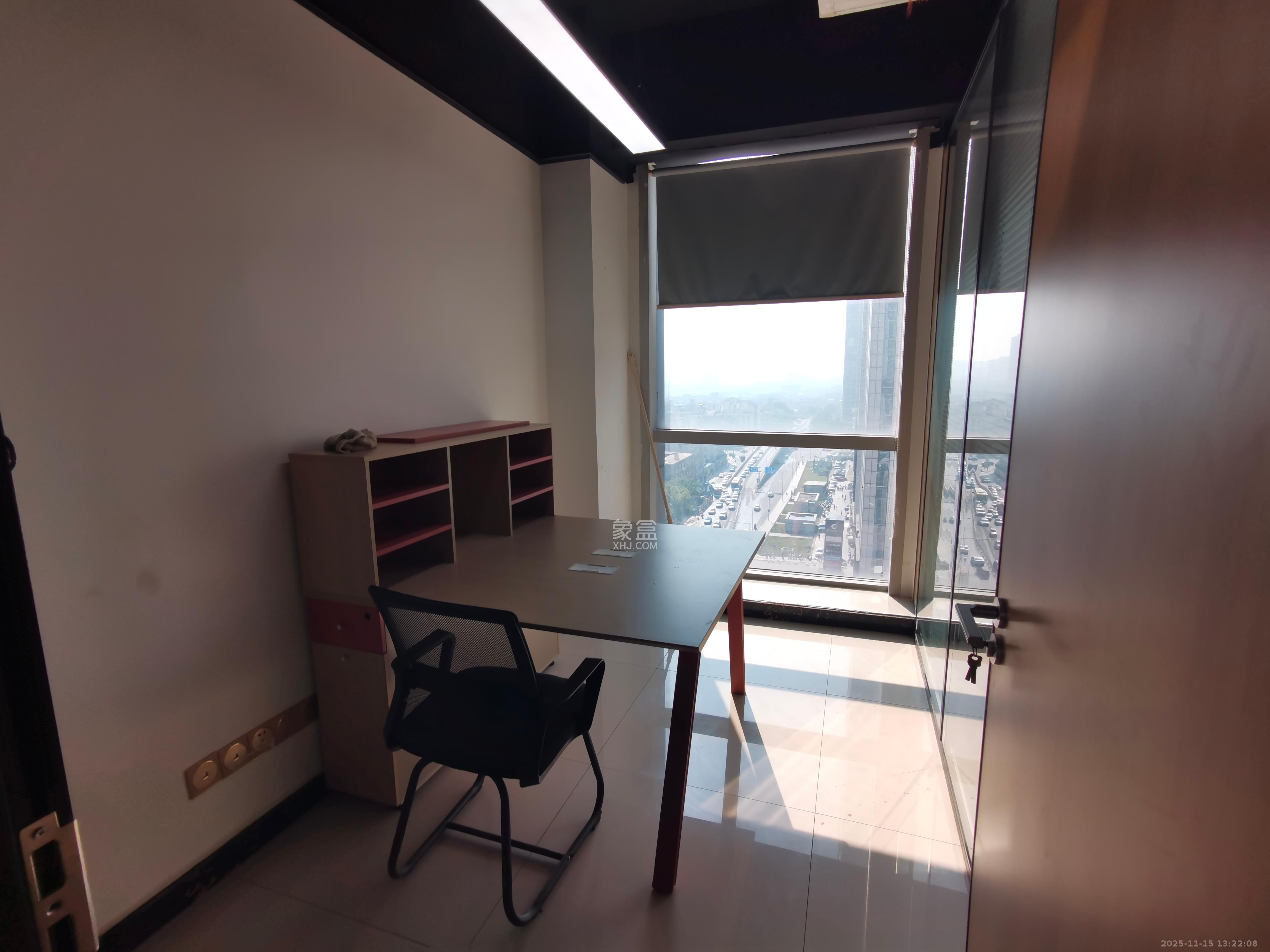 宇成朝阳广场  4室1厅1卫    5200.0元/月室内图