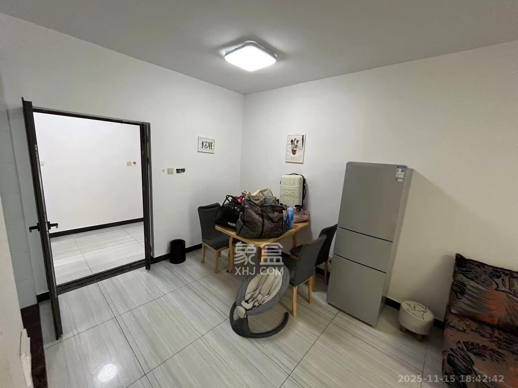 通用时代国际社区  3室2厅2卫    2700.0元/月室内图