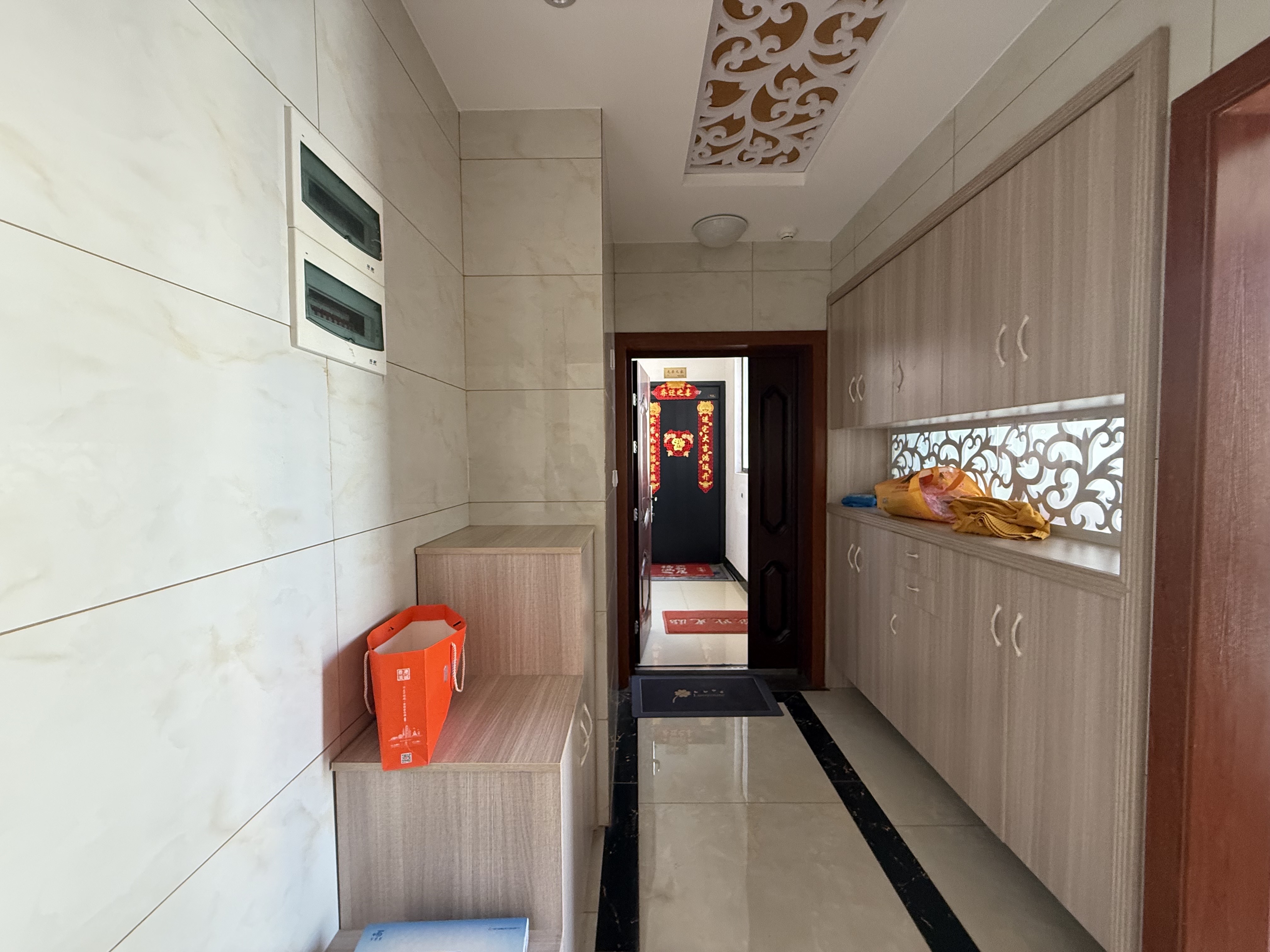 水域中央  4室2厅2卫    2200.0元/月