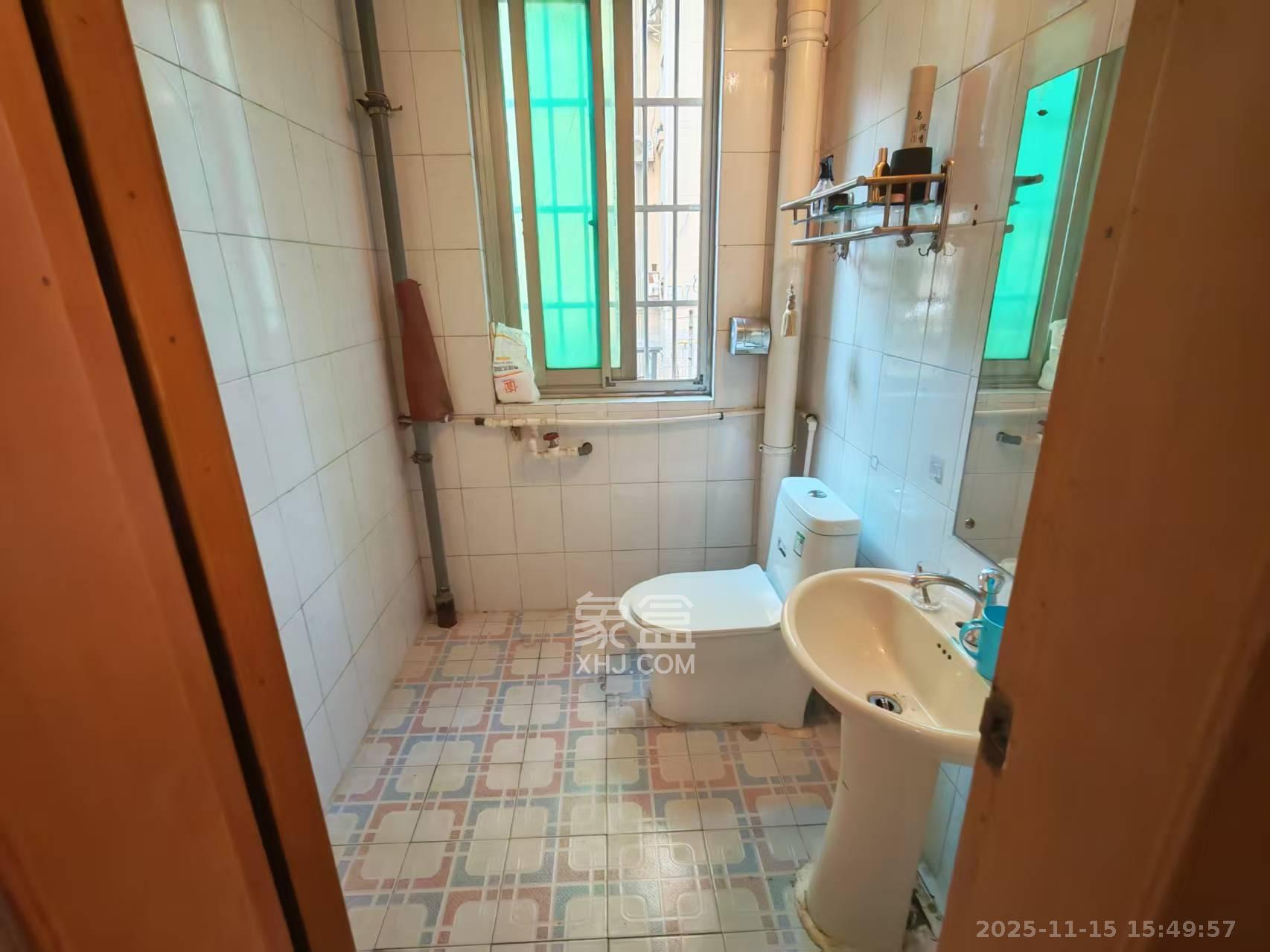 咸嘉新村嘉文苑  3室2厅1卫    2200.0元/月室内图