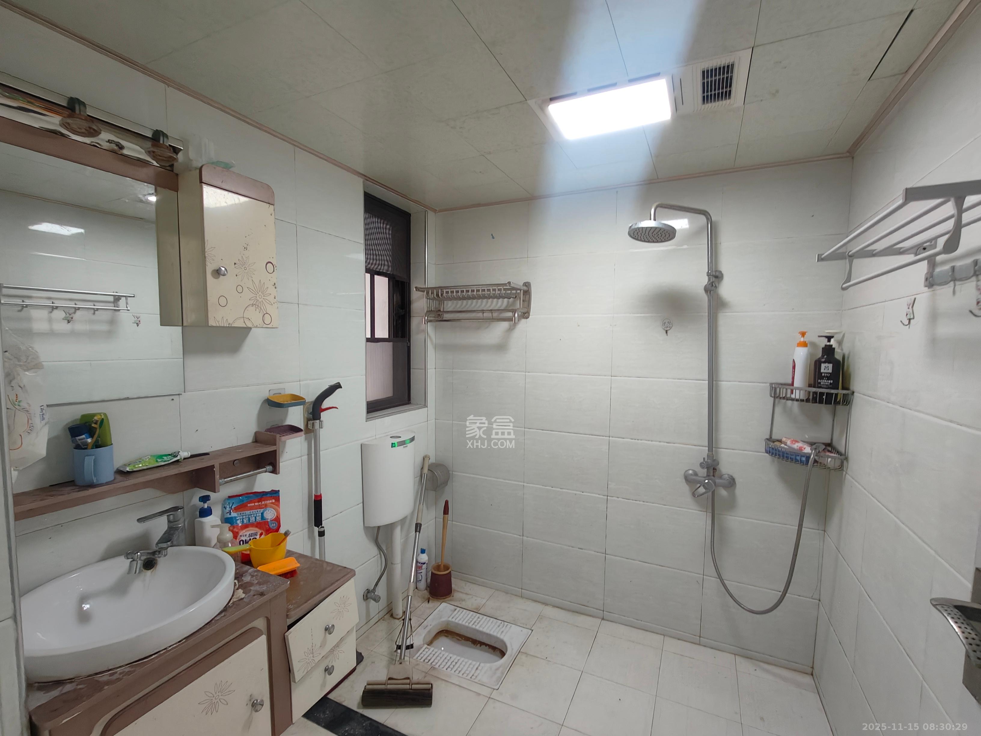 新城国际花都  3室2厅1卫    1500.0元/月