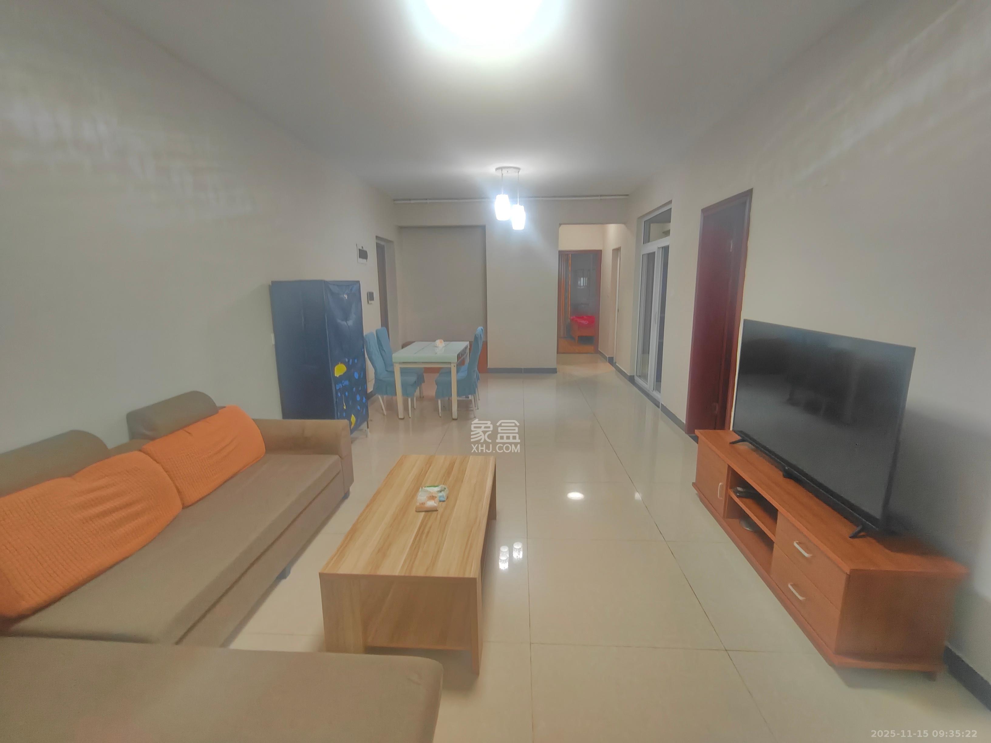 阳光城尚东湾青云苑  3室2厅2卫    2400.0元/月室内图