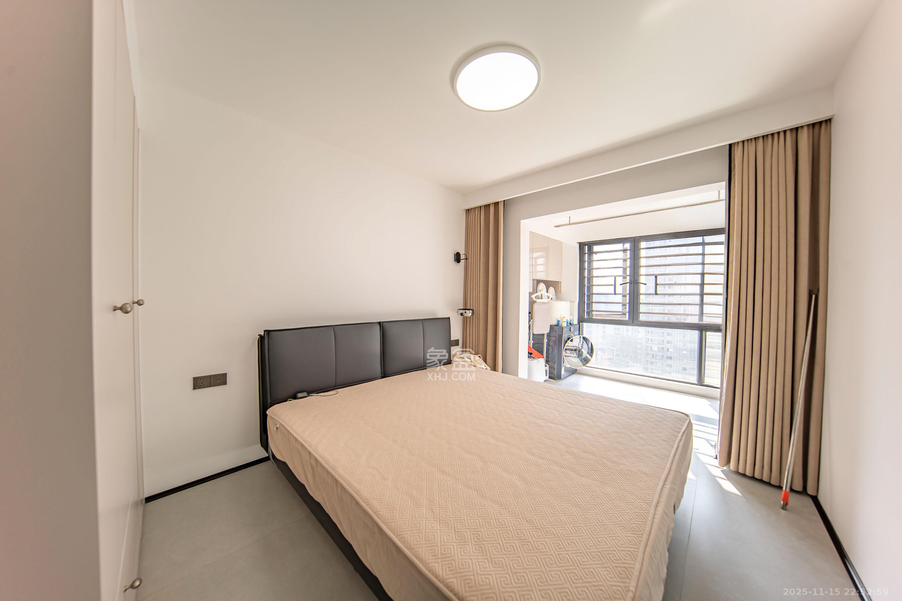 卓越洋湖晴翠  4室2厅2卫    240.0万卧室