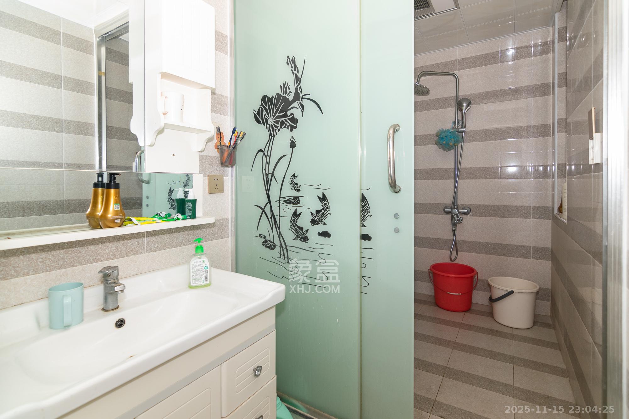 金地三千府(金地湖山樾、金地自在城) 3室2厅2卫 68.0万 金地三千府(金地湖山樾、金地自在城) 3室2厅2卫 68.0万卫生间