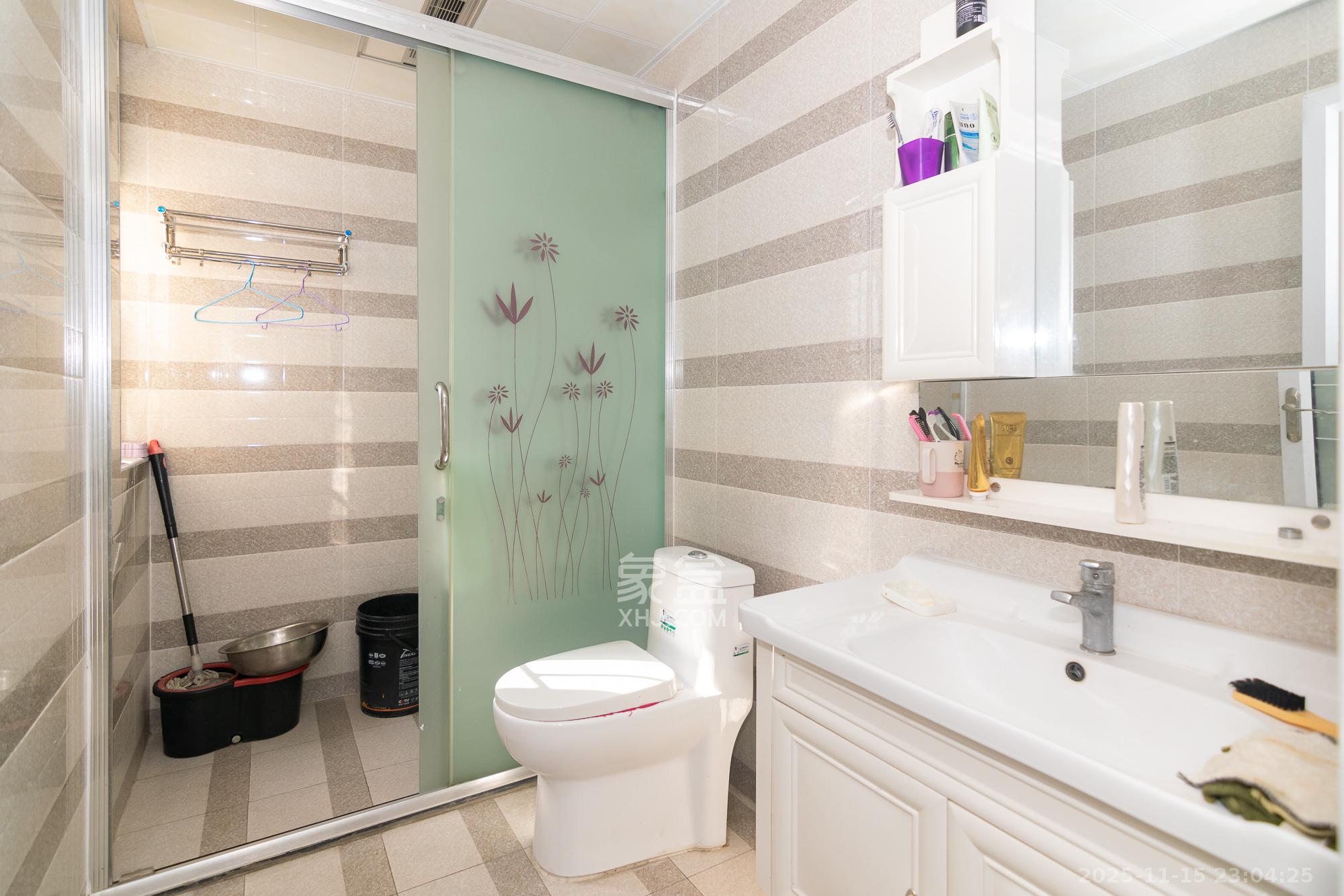 金地三千府（金地湖山樾、金地自在城）  3室2厅2卫    68.0万卫生间