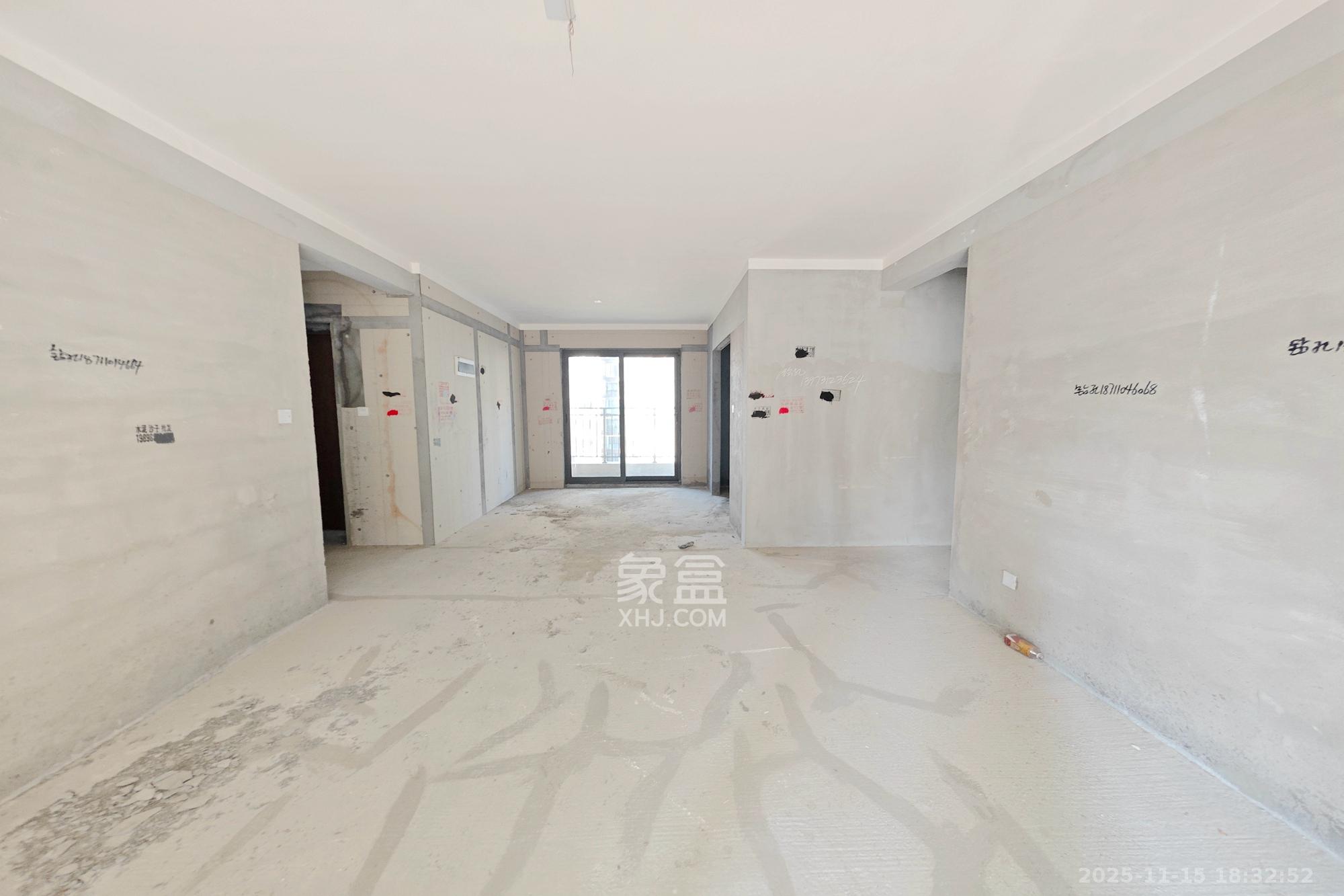 大都汇天悦（保利大都汇三期）  4室2厅2卫    195.0万客厅