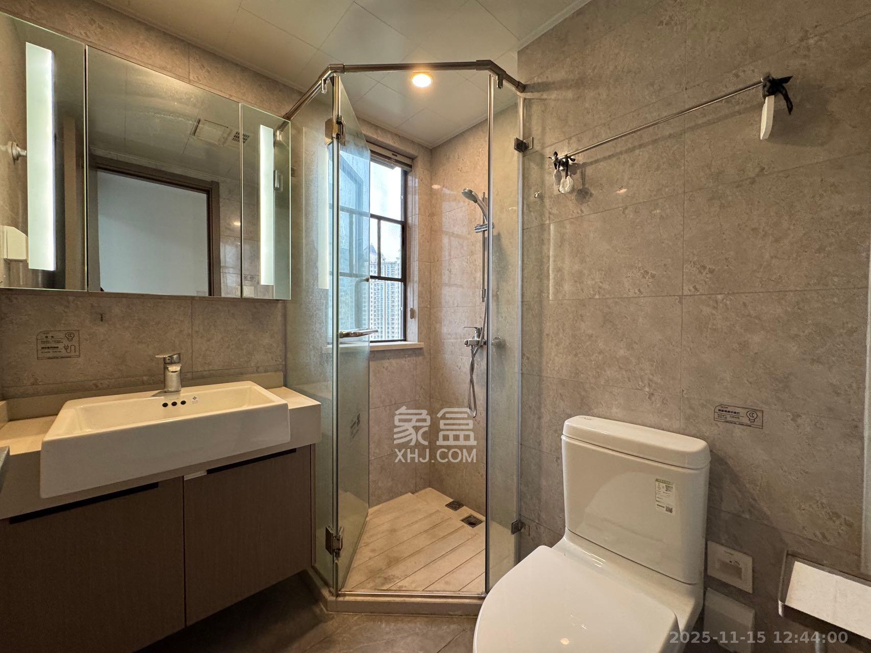 龙湖铂金中心（龙湖春江郦城）  3室2厅2卫    4300.0元/月室内图