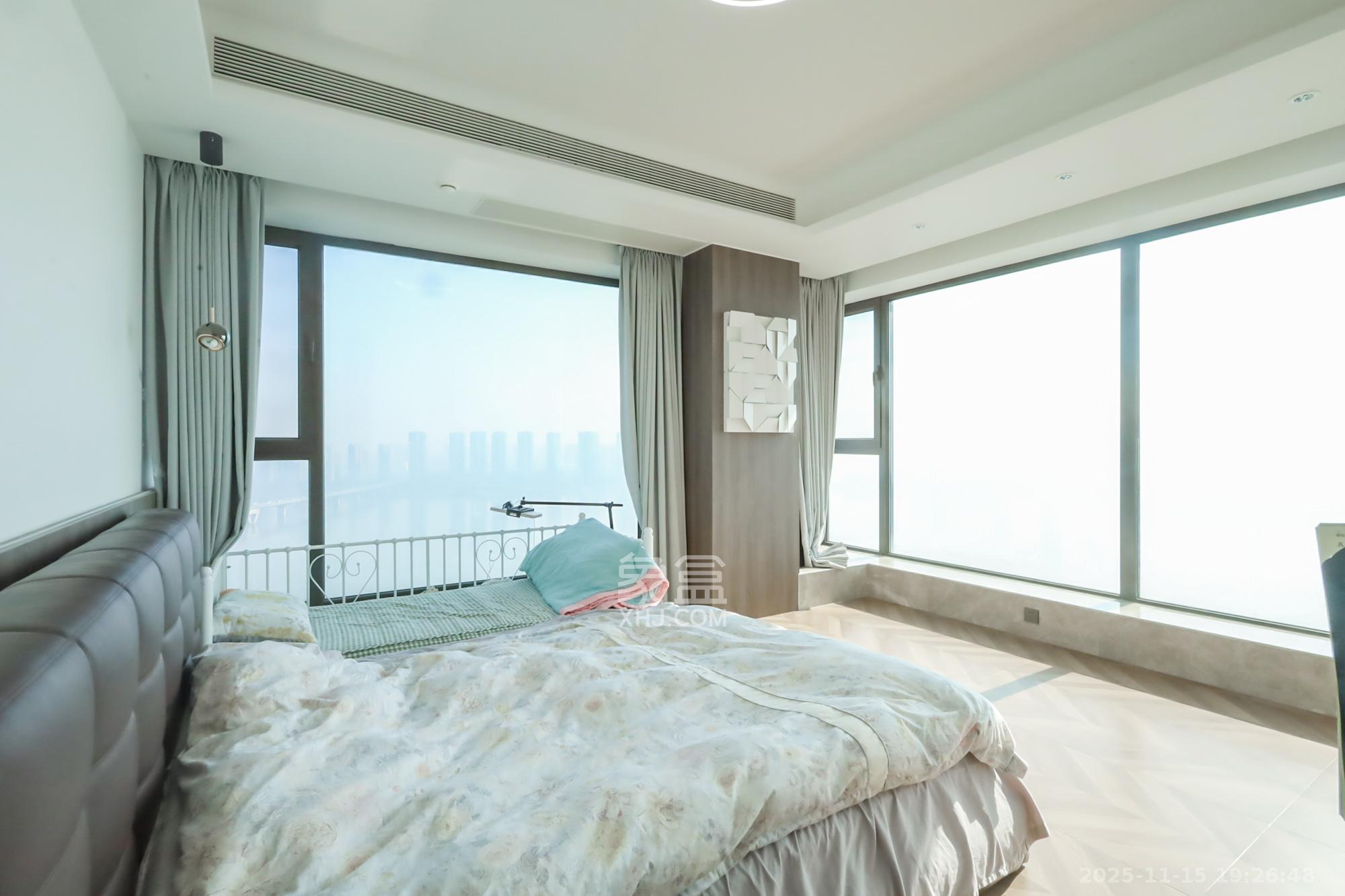 远洋外滩壹号  4室2厅2卫    498.0万卧室