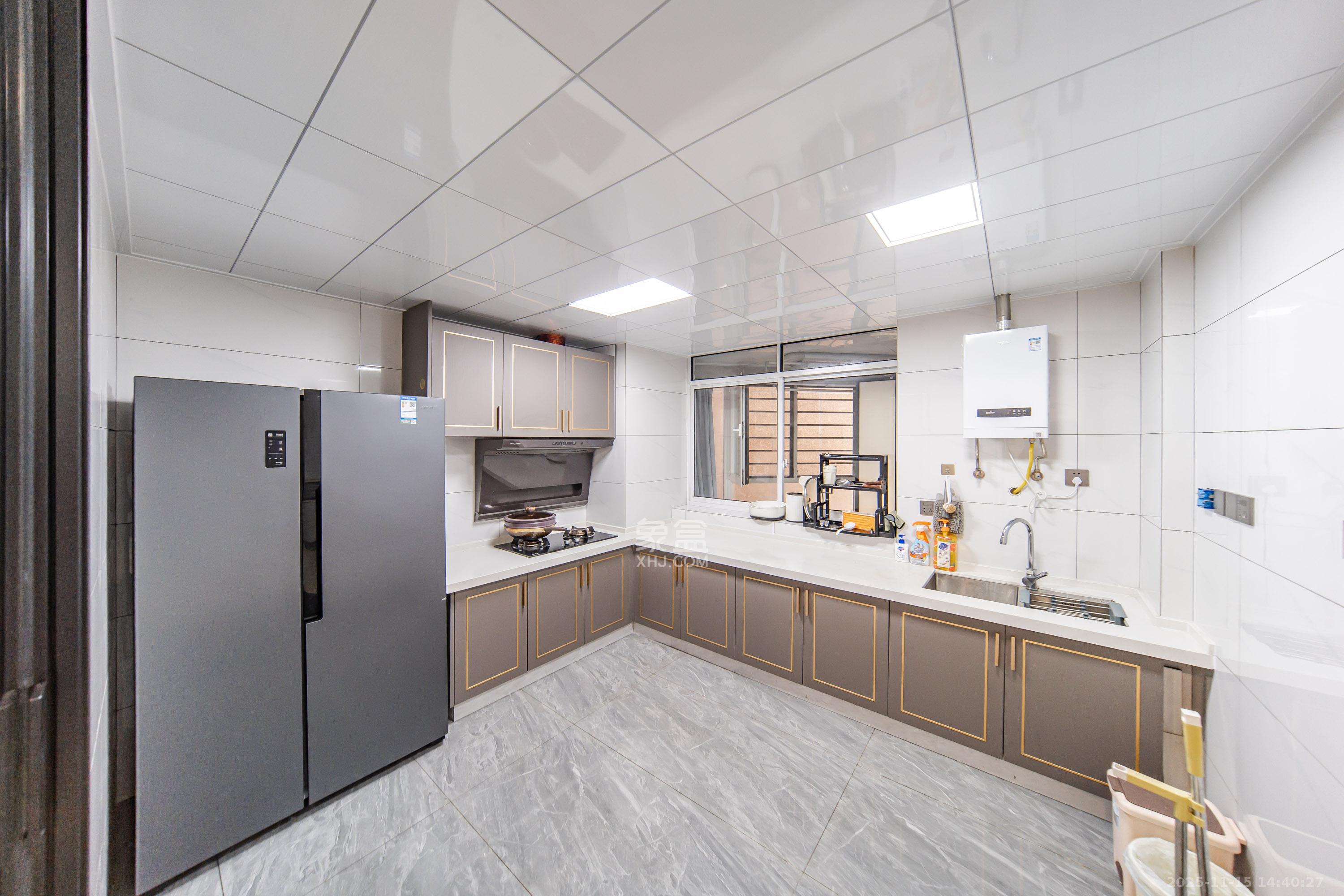 金色屋顶  5室2厅3卫    260.0万厨房