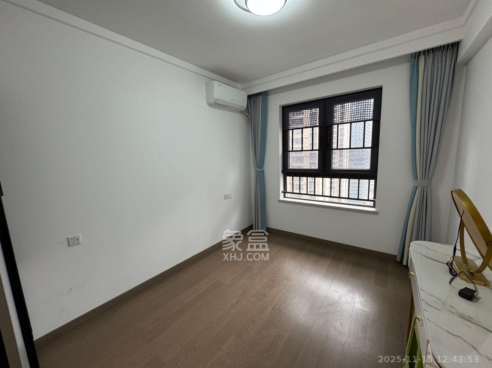 龙湖铂金中心（龙湖春江郦城）  3室2厅2卫    4300.0元/月室内图