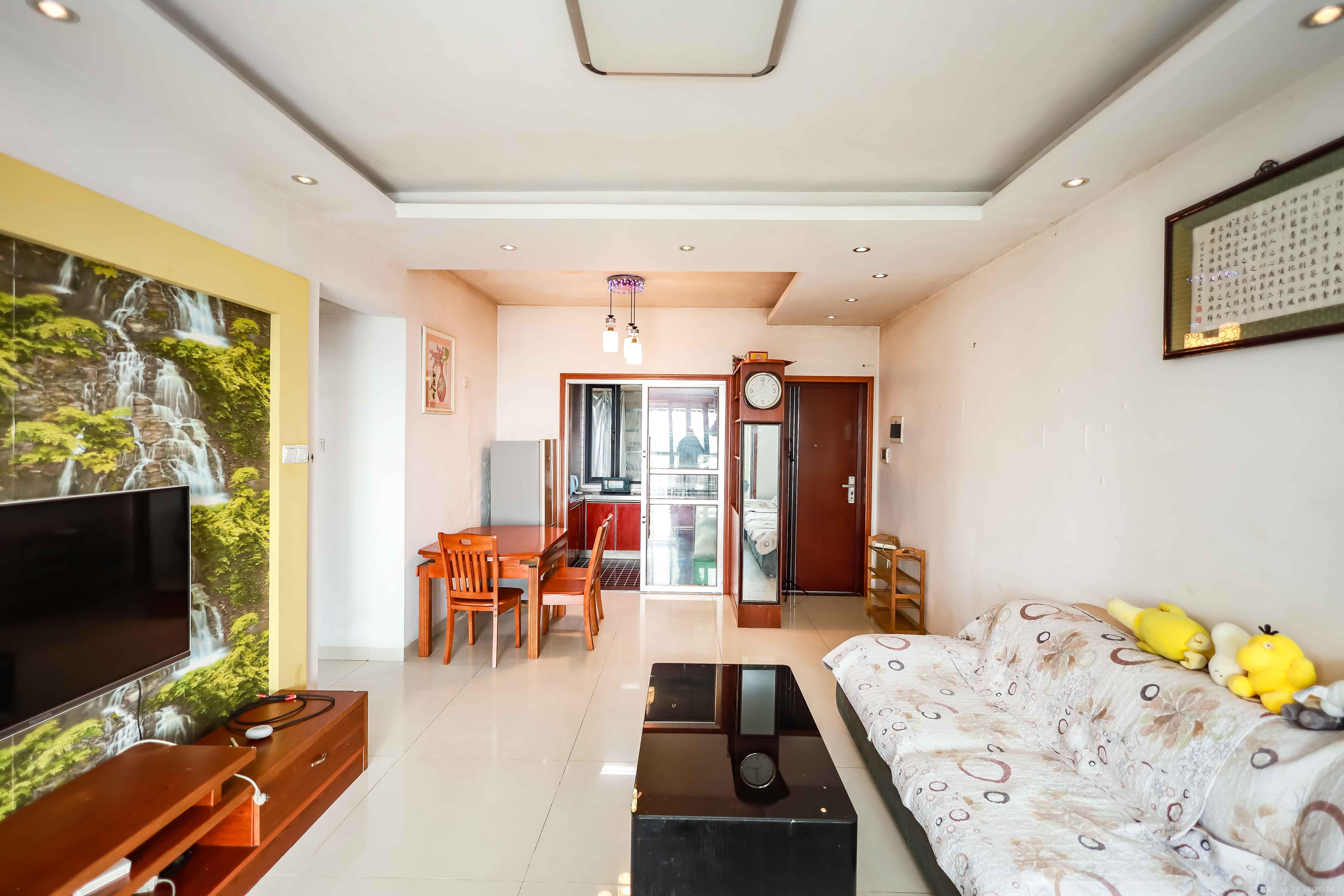 莱茵城  1室2厅1卫    1700.0元/月室内图