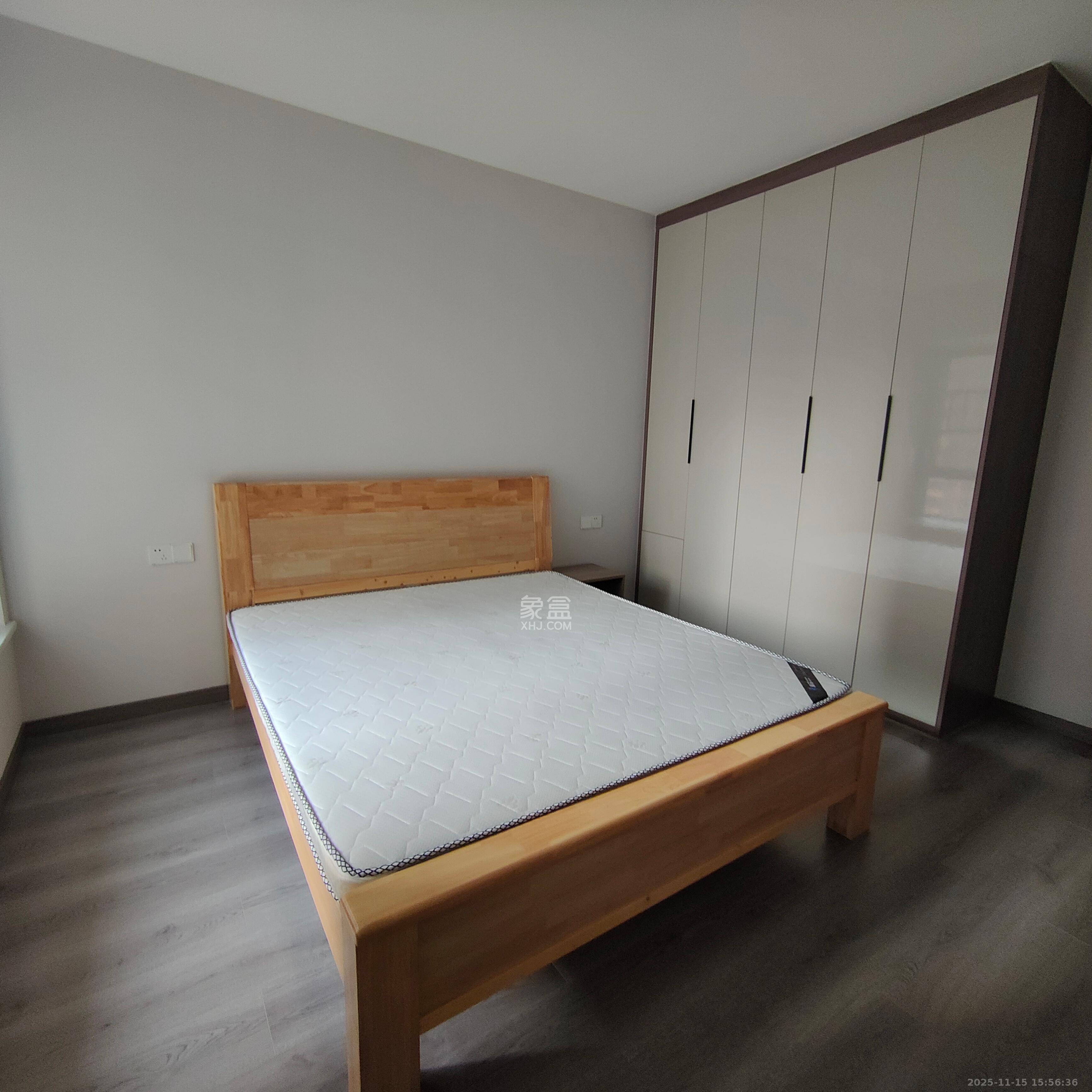 新新花园  3室2厅2卫    3800.0元/月室内图