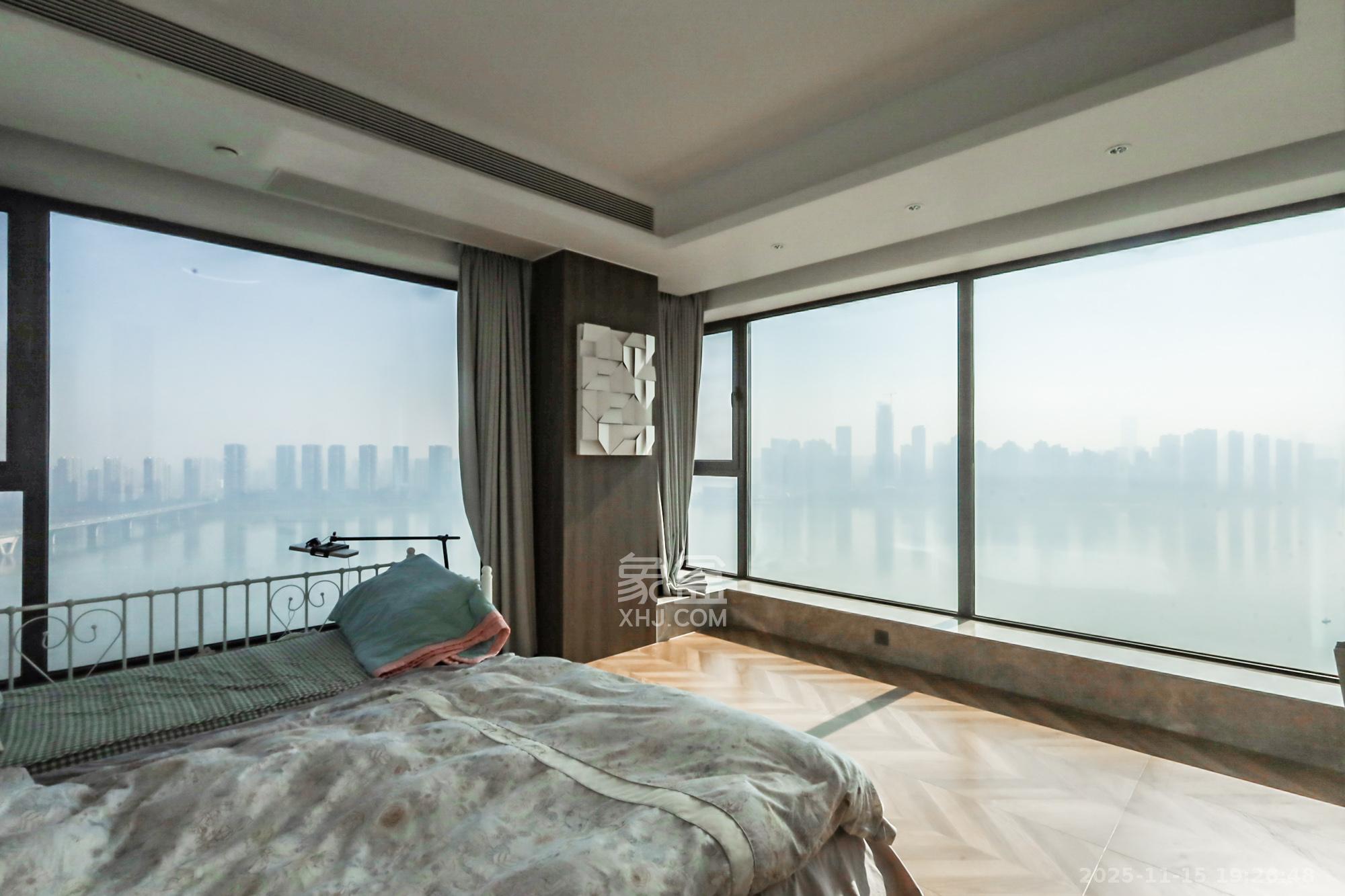 远洋外滩壹号  4室2厅2卫    498.0万卧室