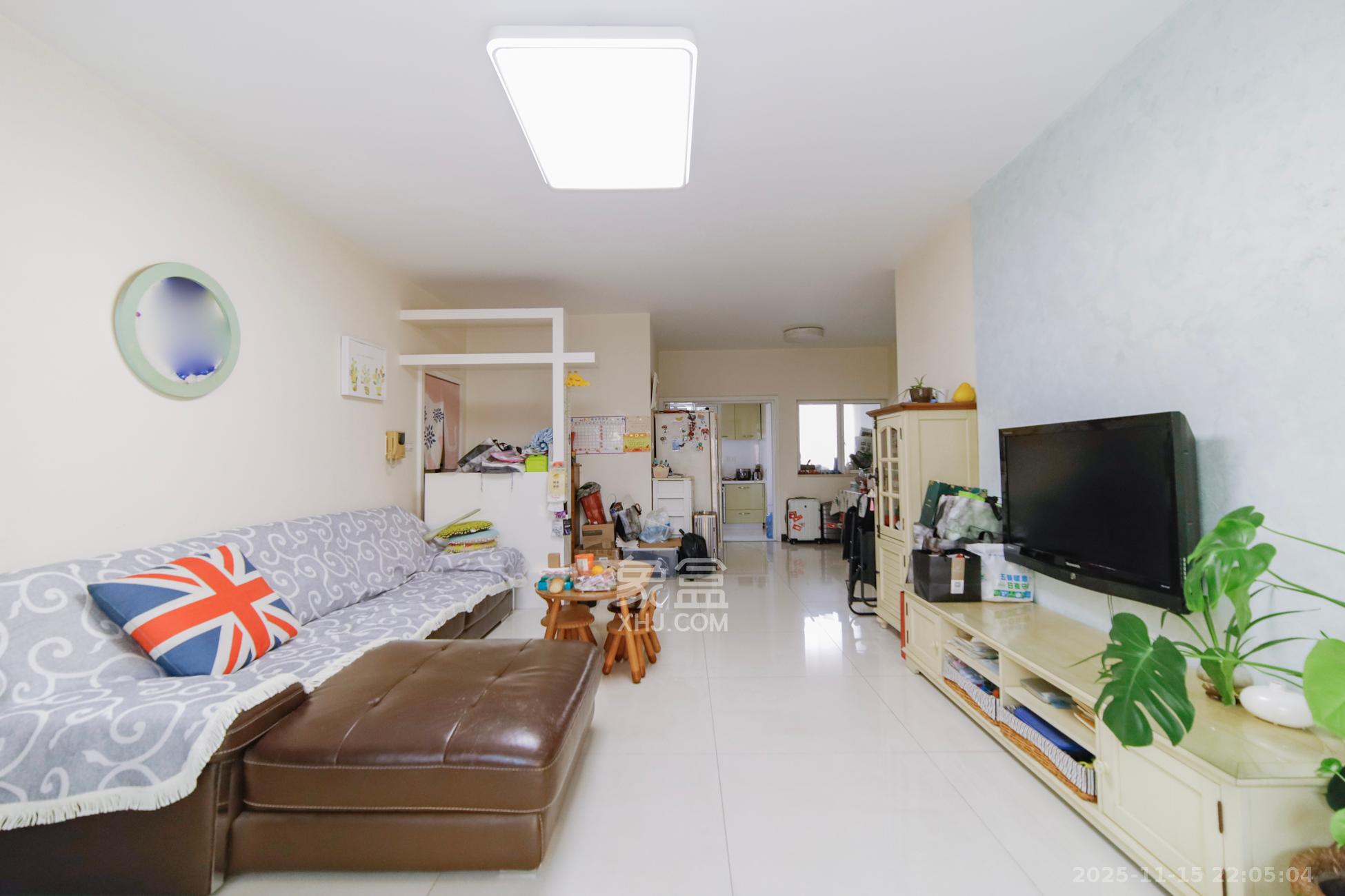 满庭芳小区  3室2厅2卫    88.0万客厅