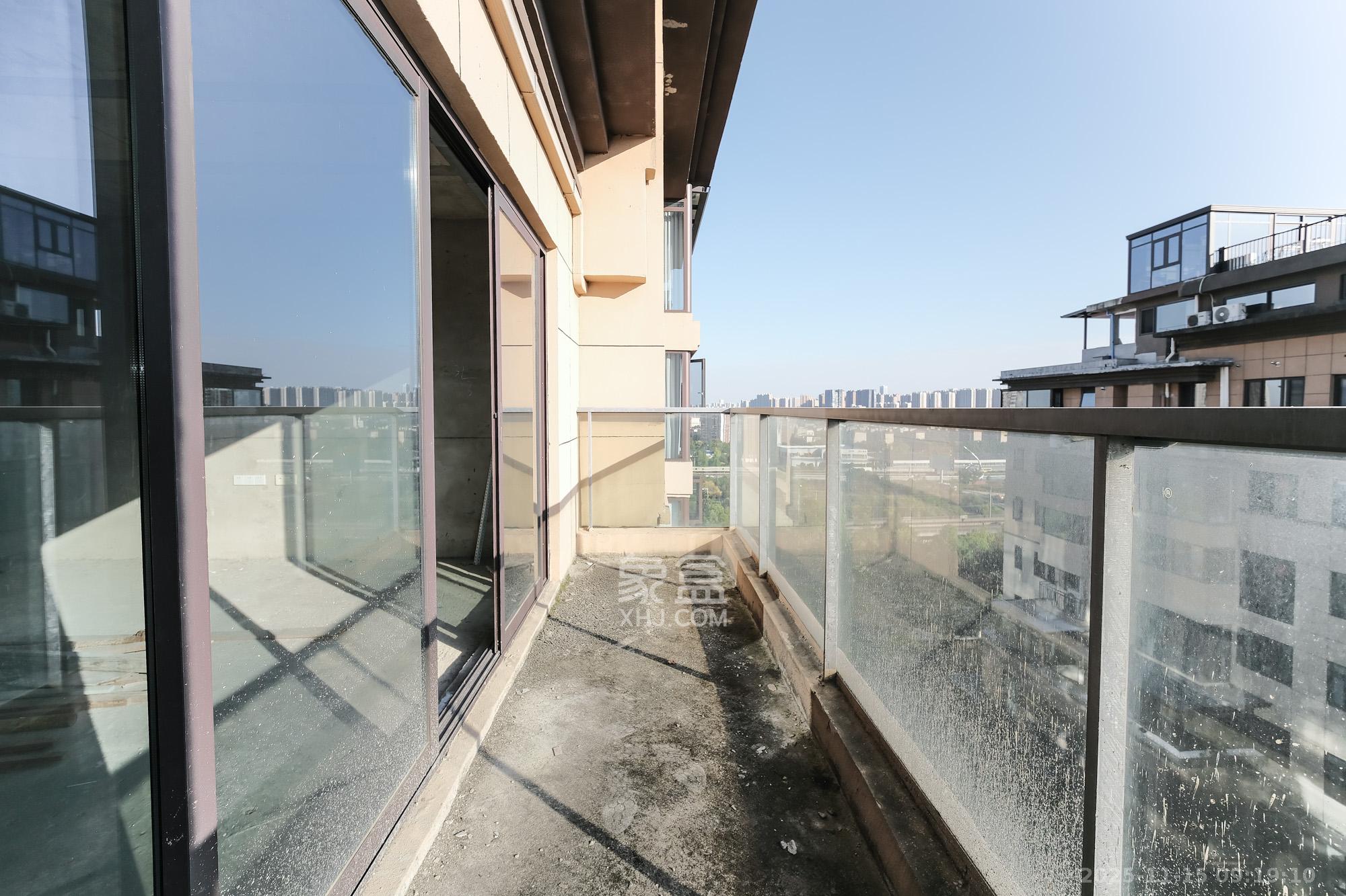 合能枫丹新里 4室2厅2卫 130.0万 合能枫丹新里 4室2厅2卫 130.0万阳台